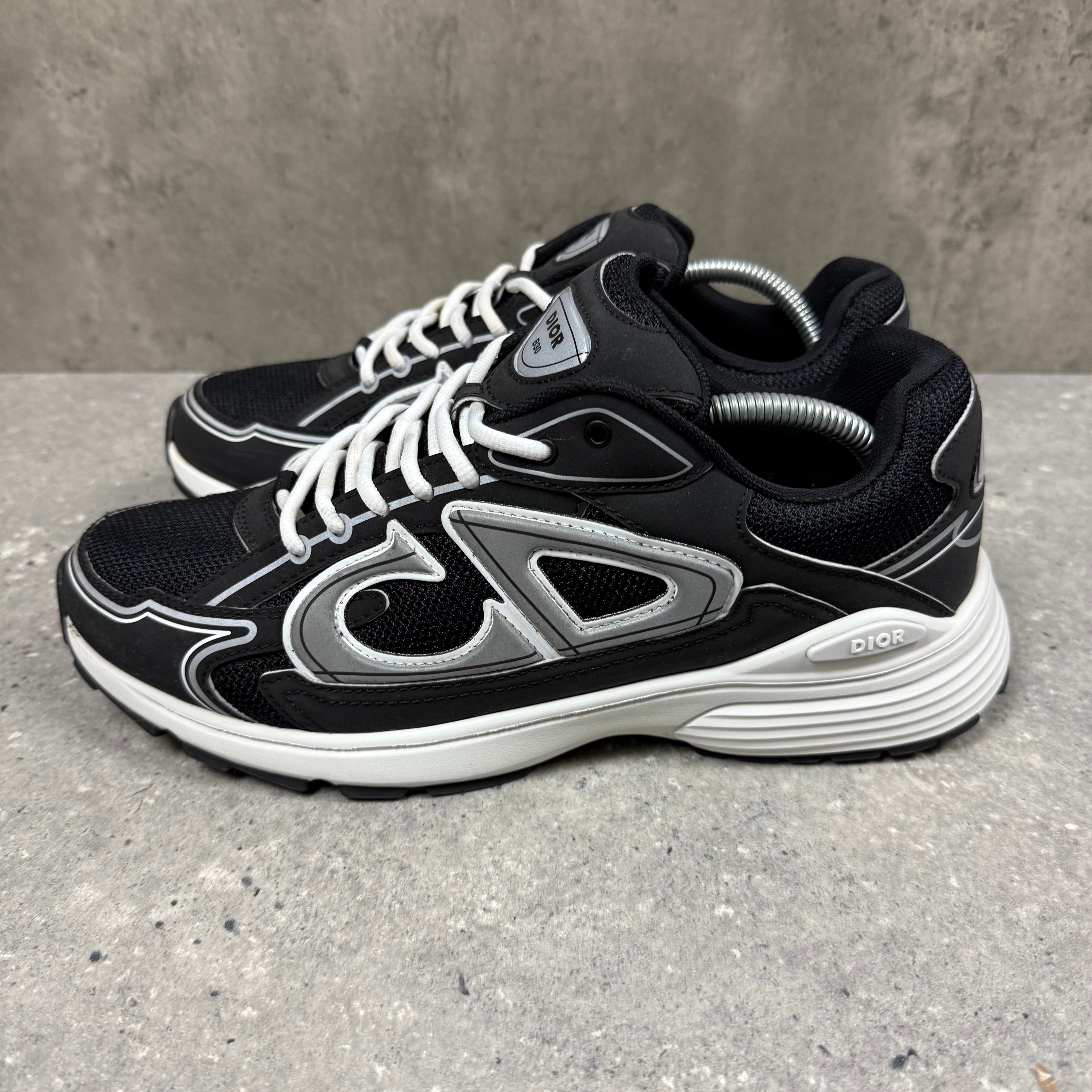 DIOR B30 BLACK/WHITE -  (EU43 / UK9)
