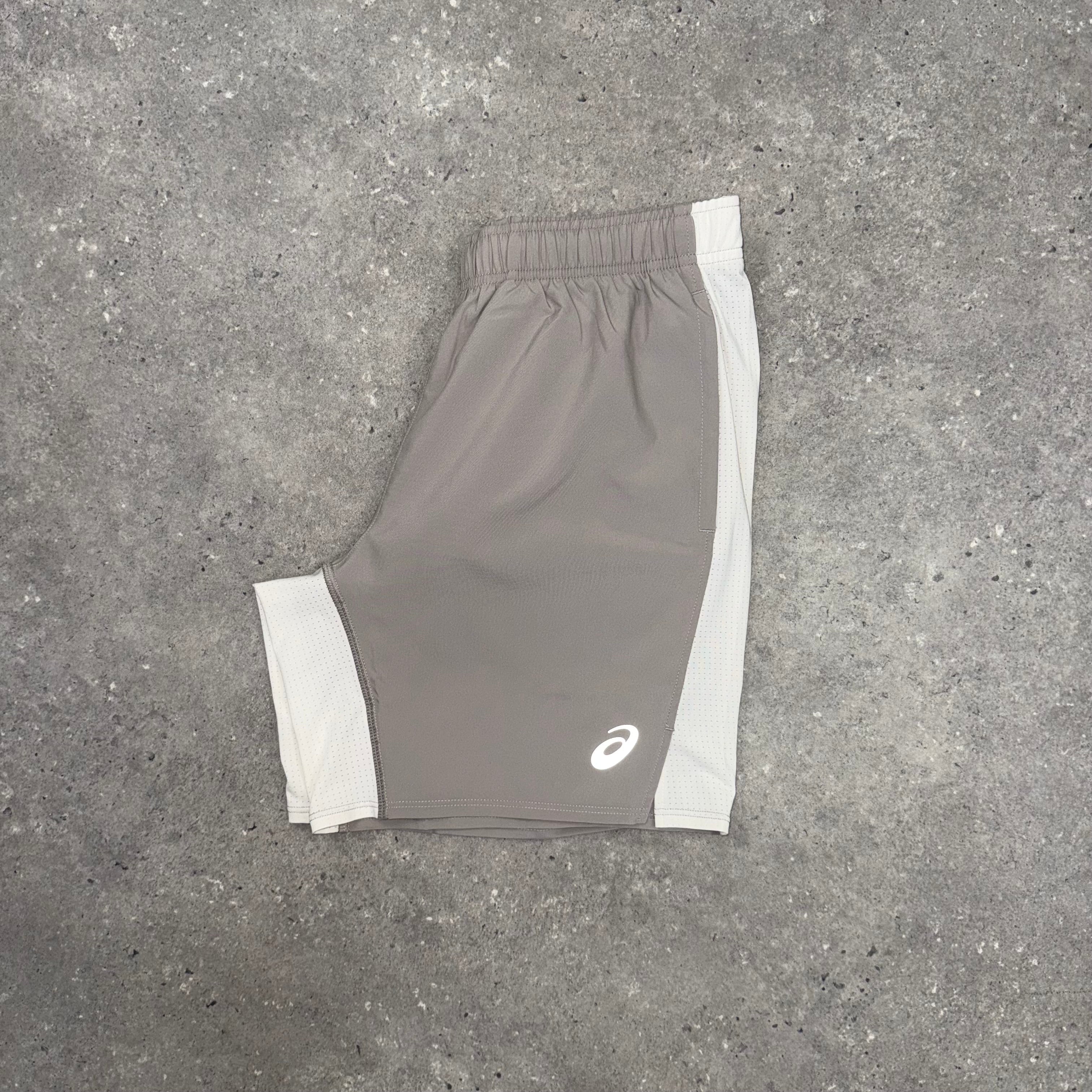 ASICS CORE SHORTS - MOONROCK / OATMEAL