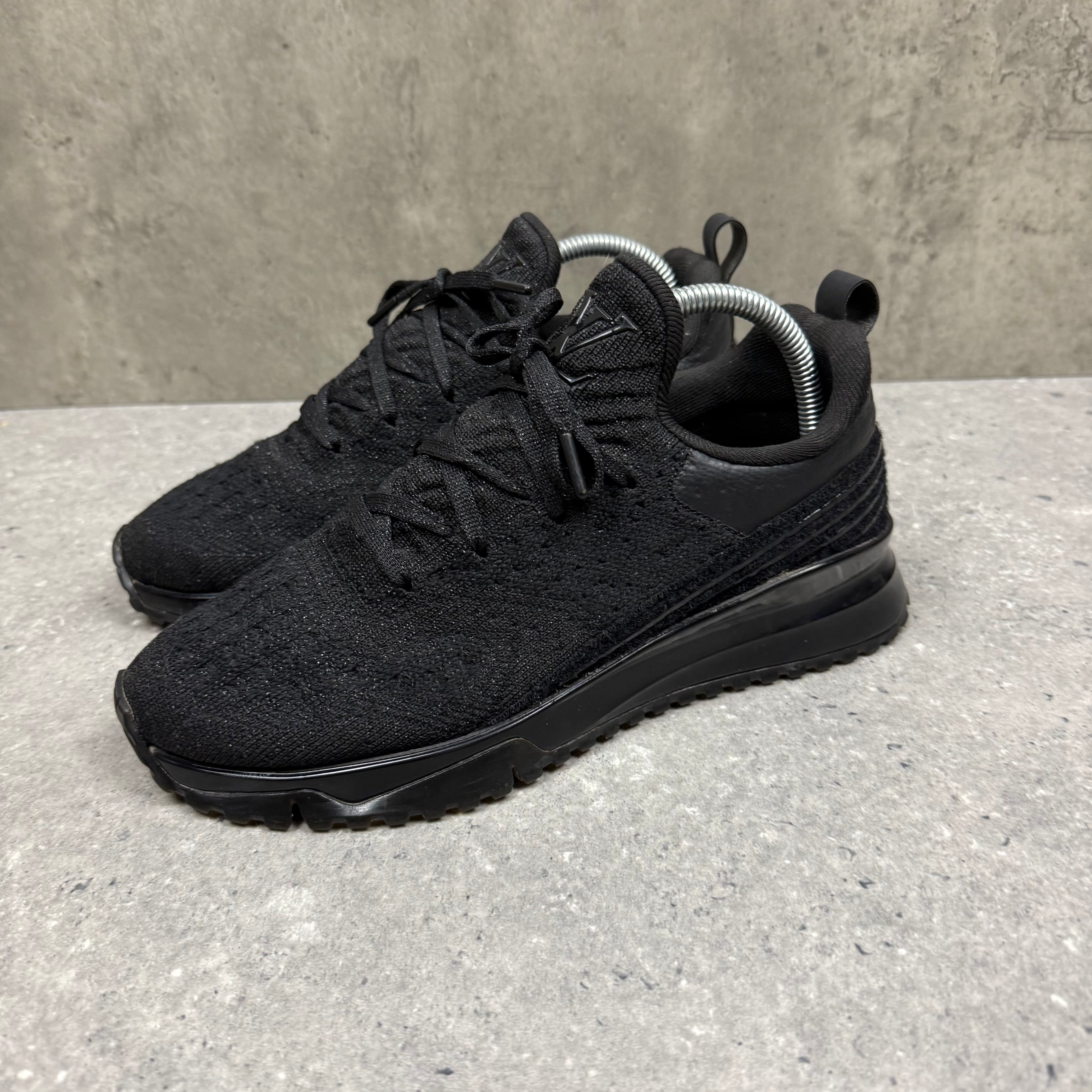 LOUIS VUITTON VNR BLACK - EU40 (FITS UK 7)