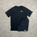 NIKE STRIDE ADV T-SHIRT & CHALLANGER SHORTS SET - BLACK