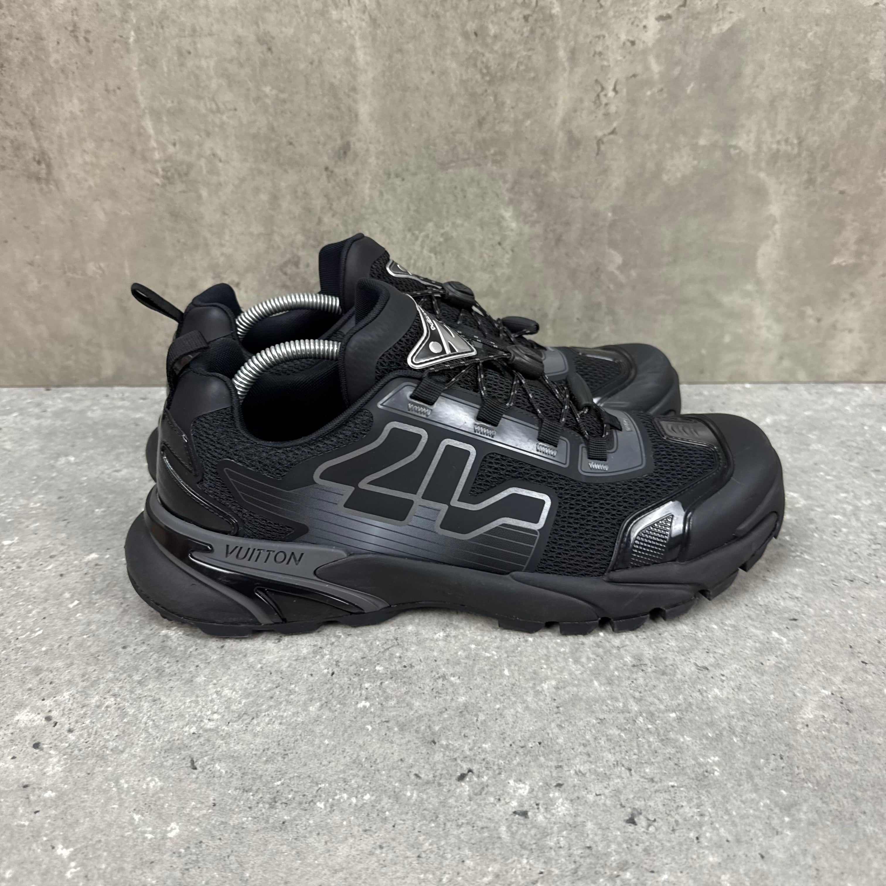 LOUIS VUITTON BLACK TATICS - EU 43 (FITS UK 10)