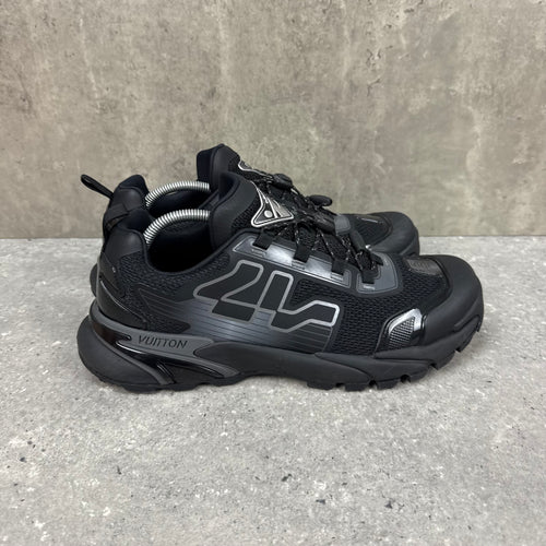 LOUIS VUITTON BLACK TATICS - EU 43 (FITS UK 10)