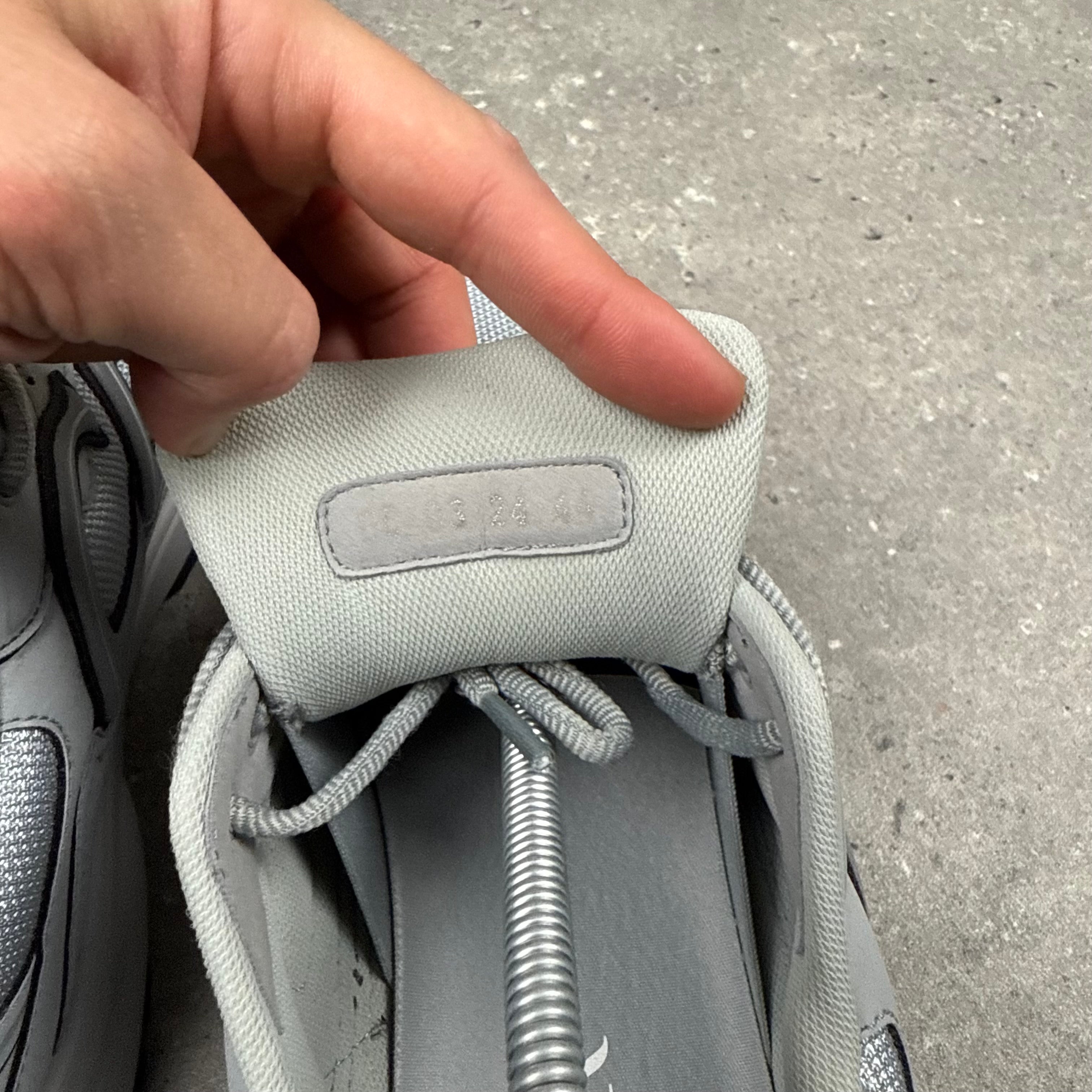 DIOR B30 GREY - (EU44 / UK 10)