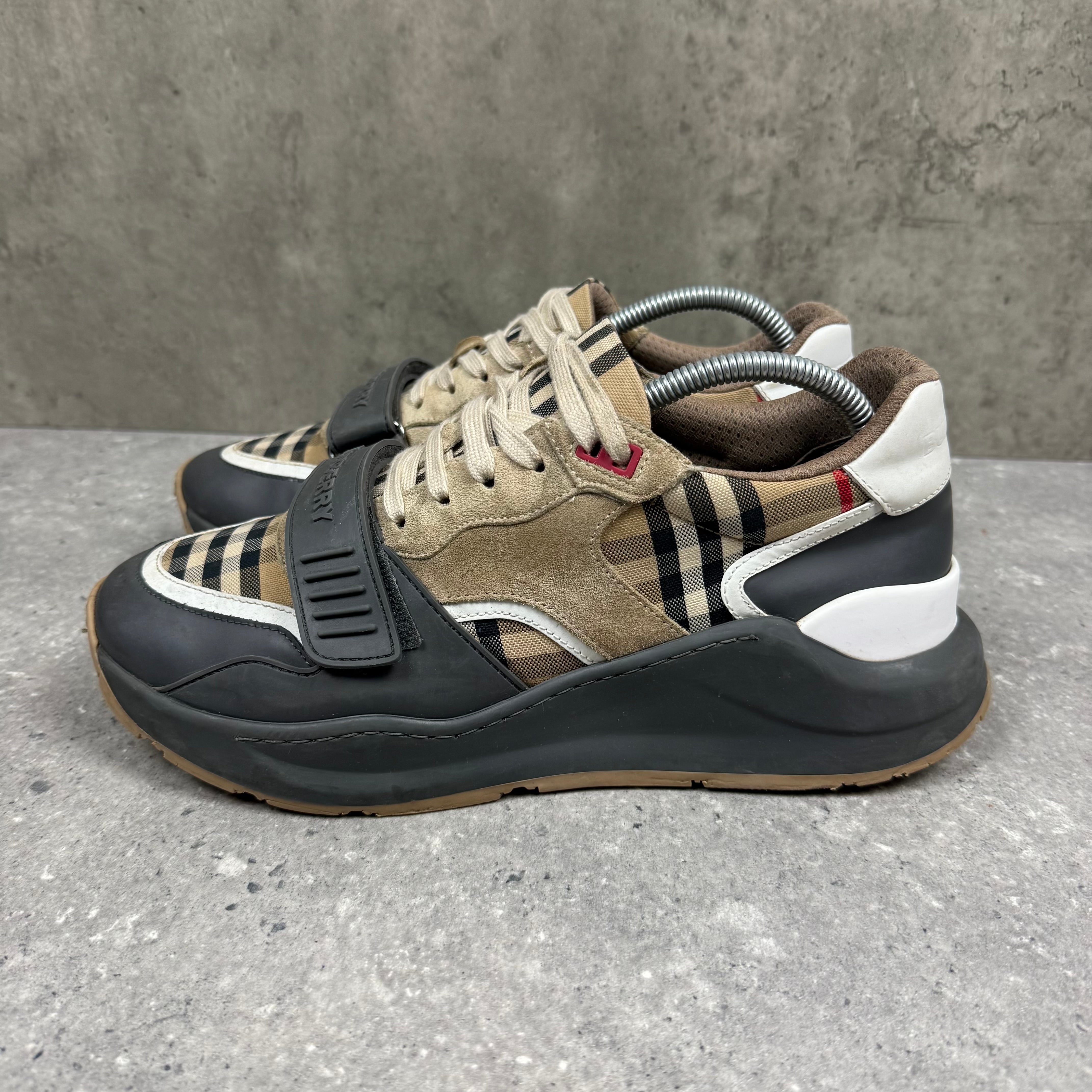 BURBERRY RAMSEY - (EU42.5 / UK8.5)