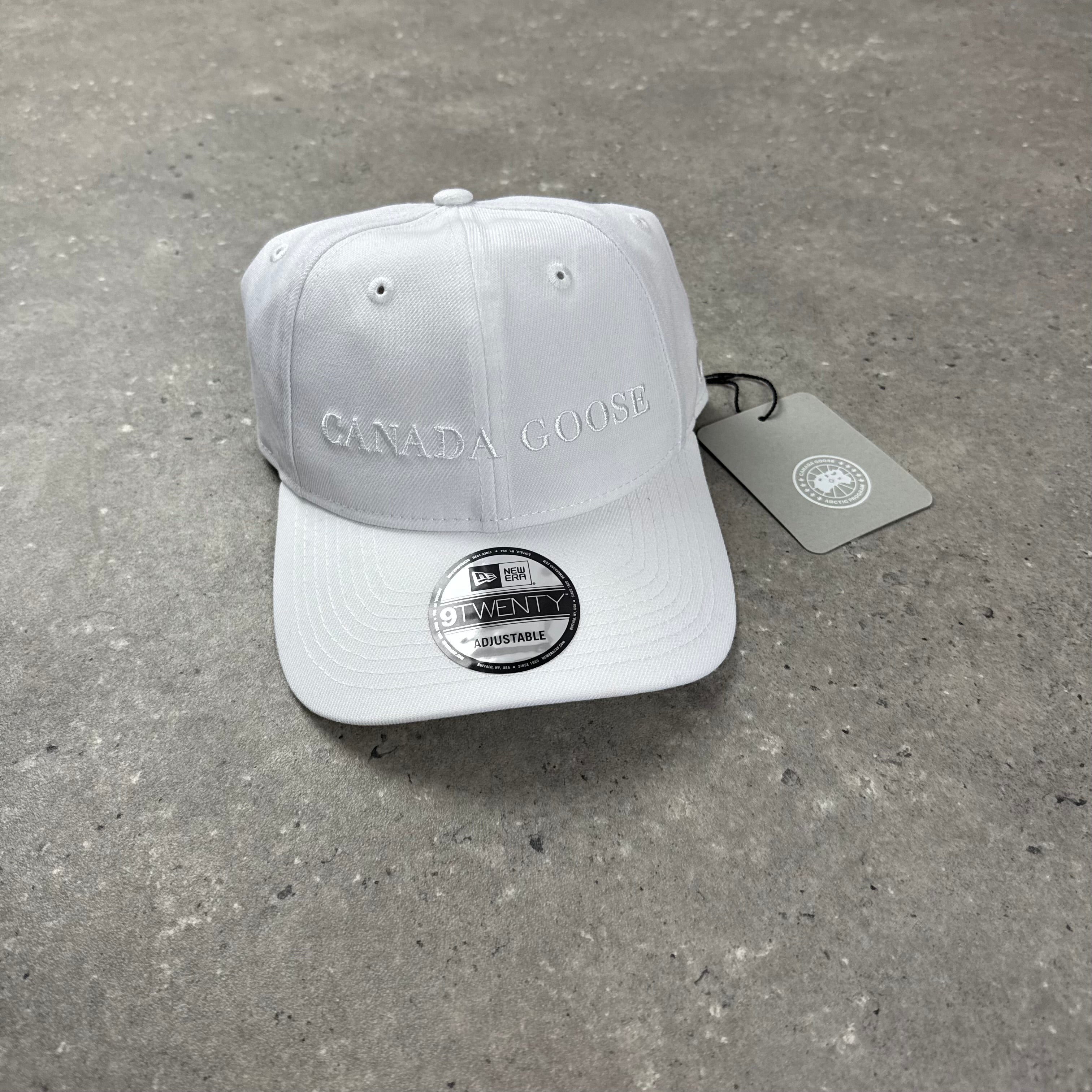 CANADA GOOSE WHITE CAP