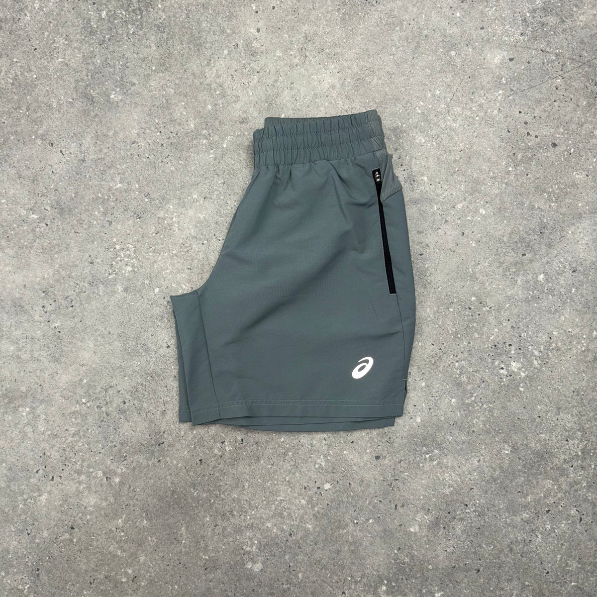 ASICS SLANT PANEL SHORTS - DARK GREY