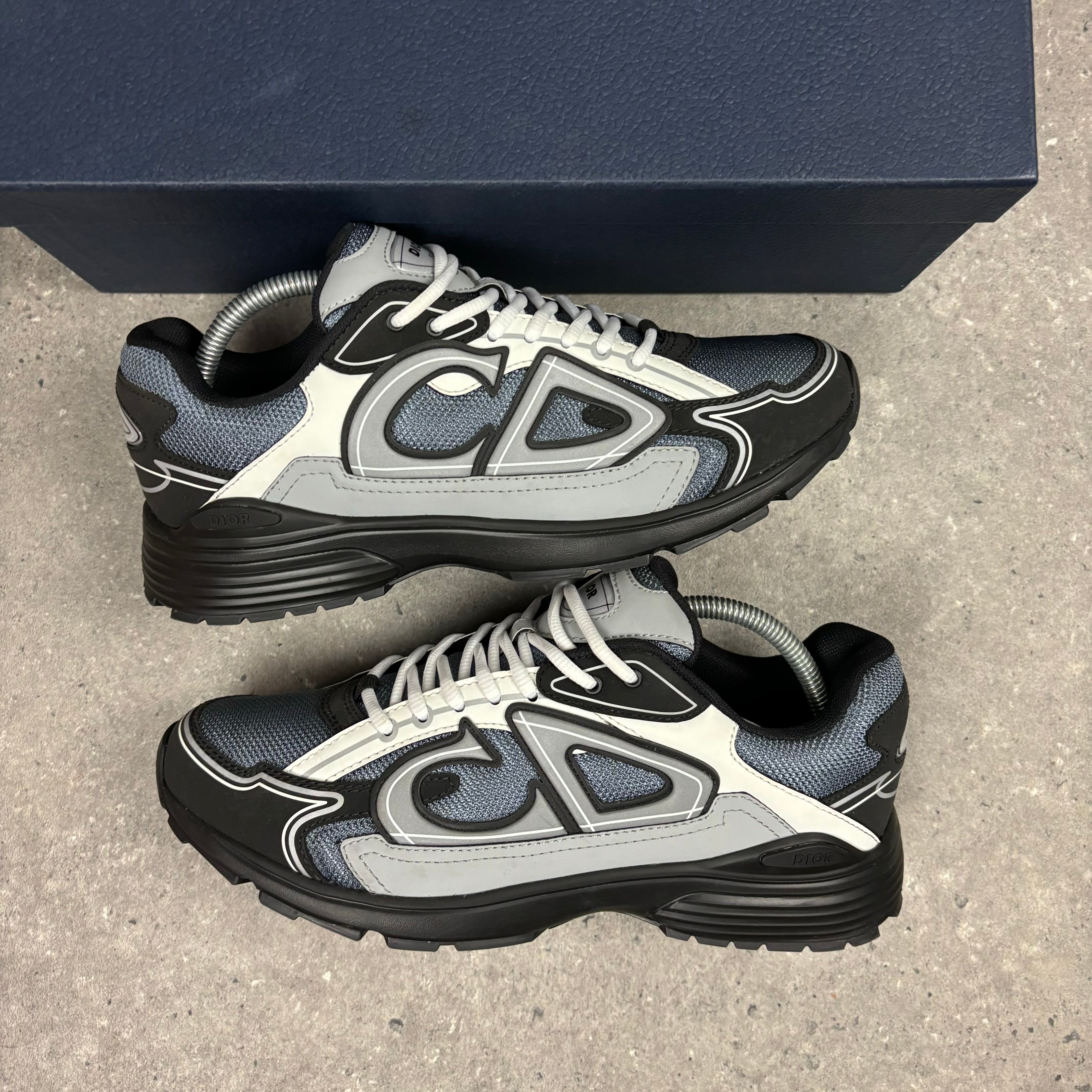DIOR B30 GREY/BLACK - (EU 42 / UK 8)