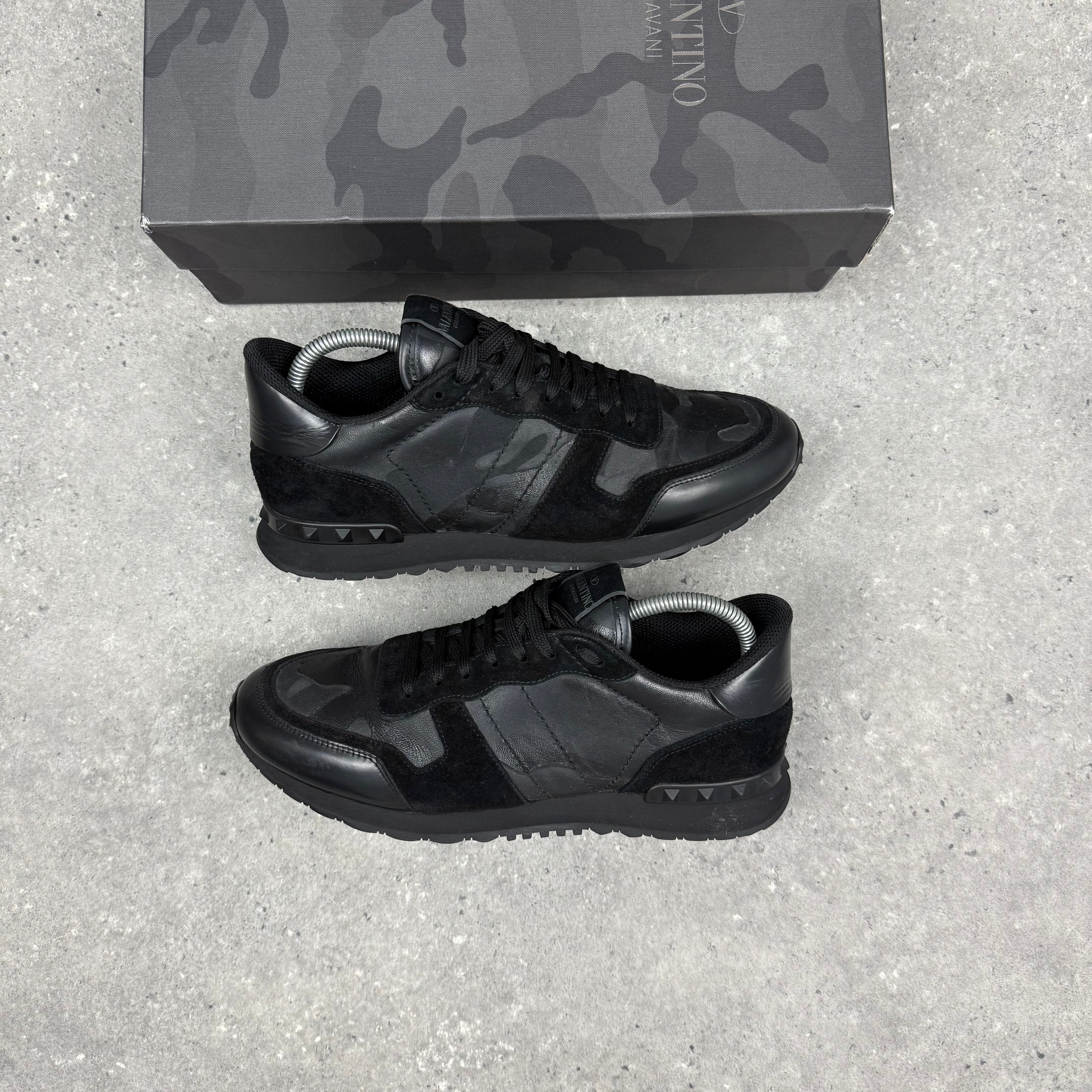VALENTINO ROCKRUNNER BLACK - (EU42 / UK8)