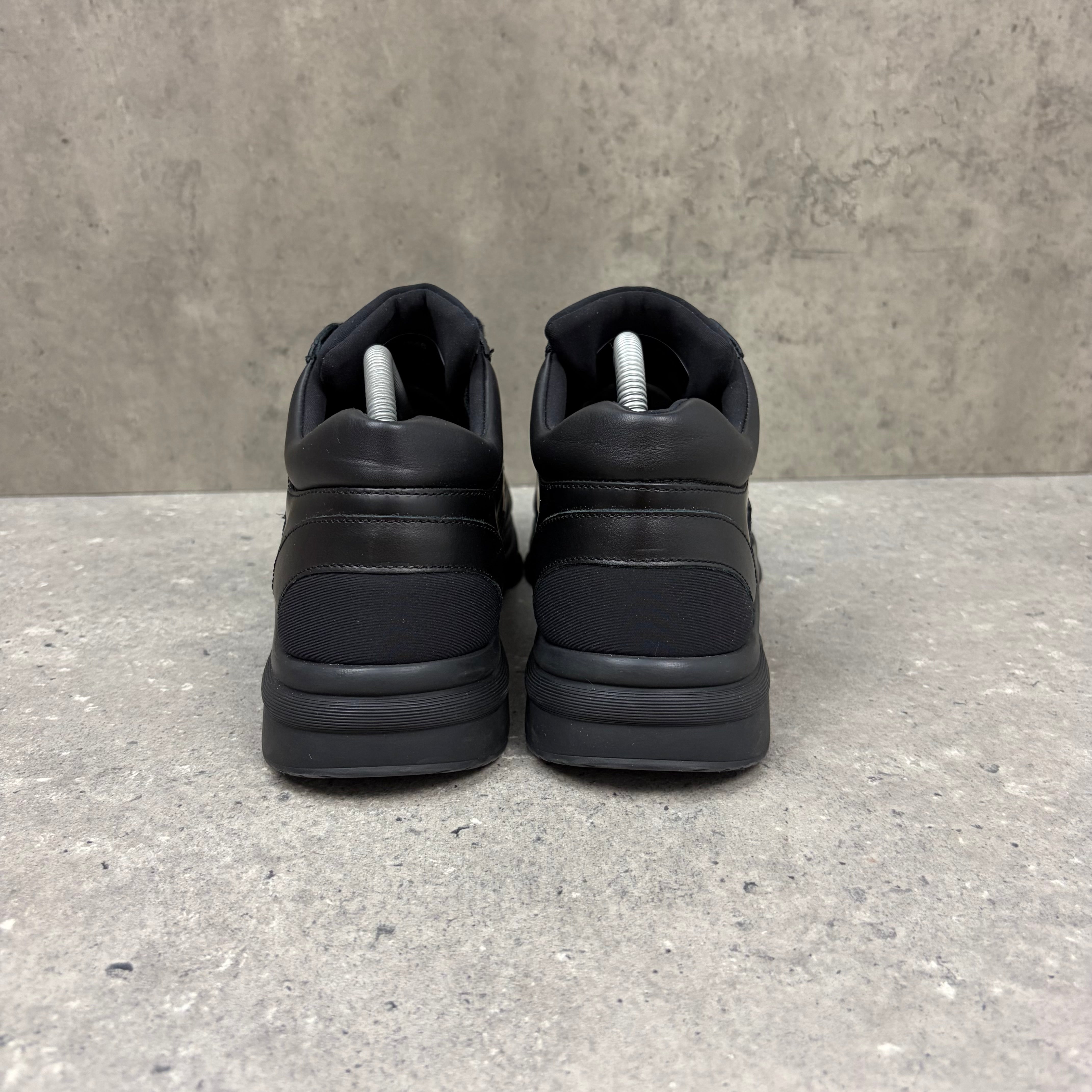 CHANEL RUNNERS -  (EU 41 / UK 7)