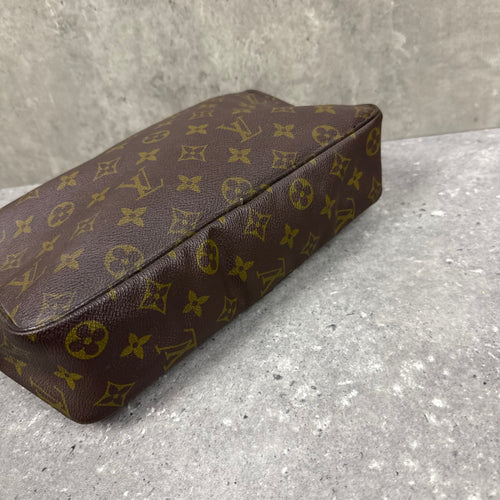 LOUIS VUITTON TOILETRY POUCH
