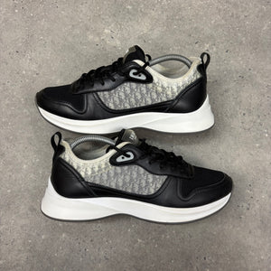 DIOR B25 BLACK/WHITE - (EU41 / UK7)