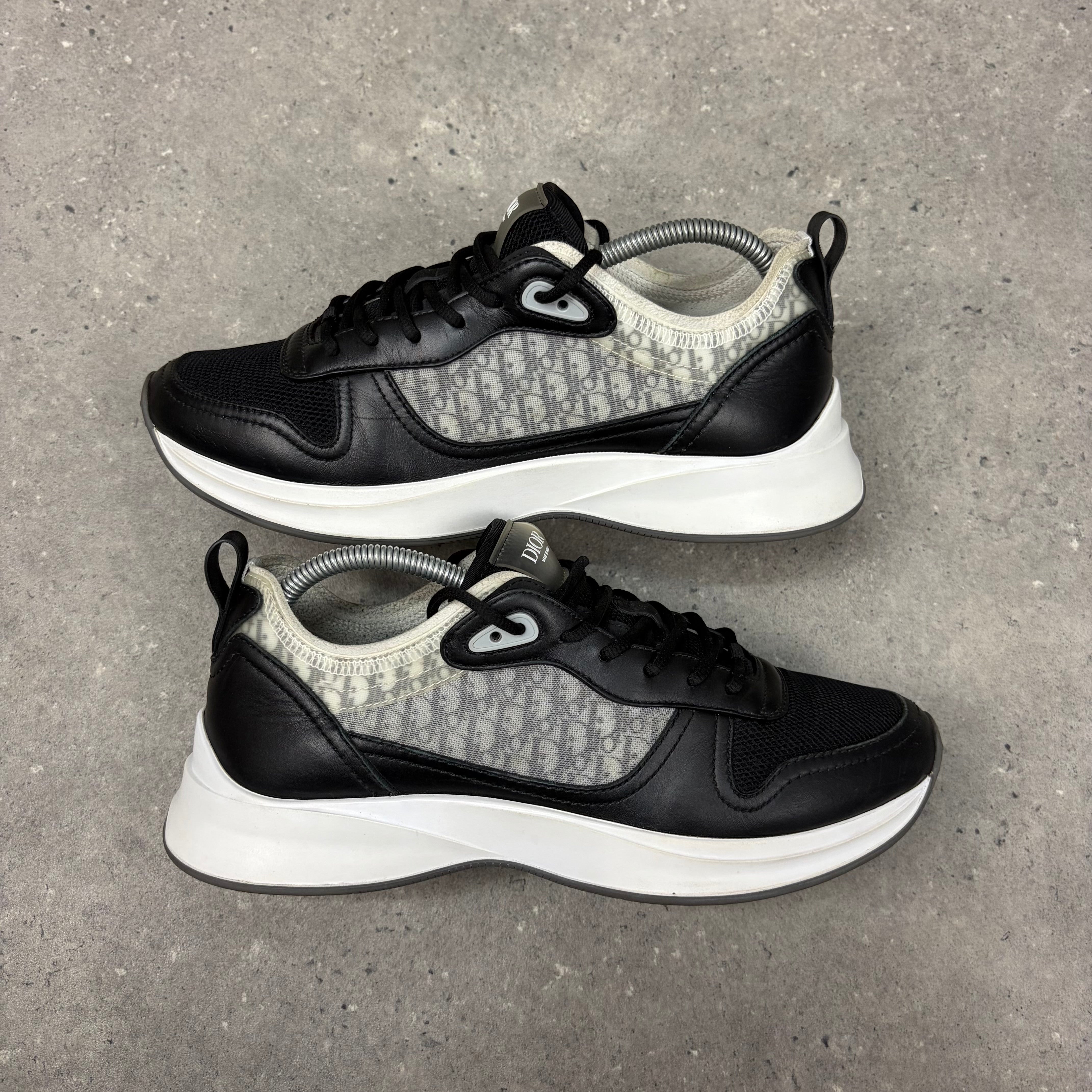 DIOR B25 BLACK/WHITE - (EU41 / UK7)
