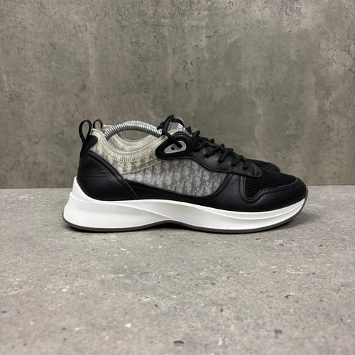 DIOR B25 BLACK/WHITE - (EU41 / UK7)
