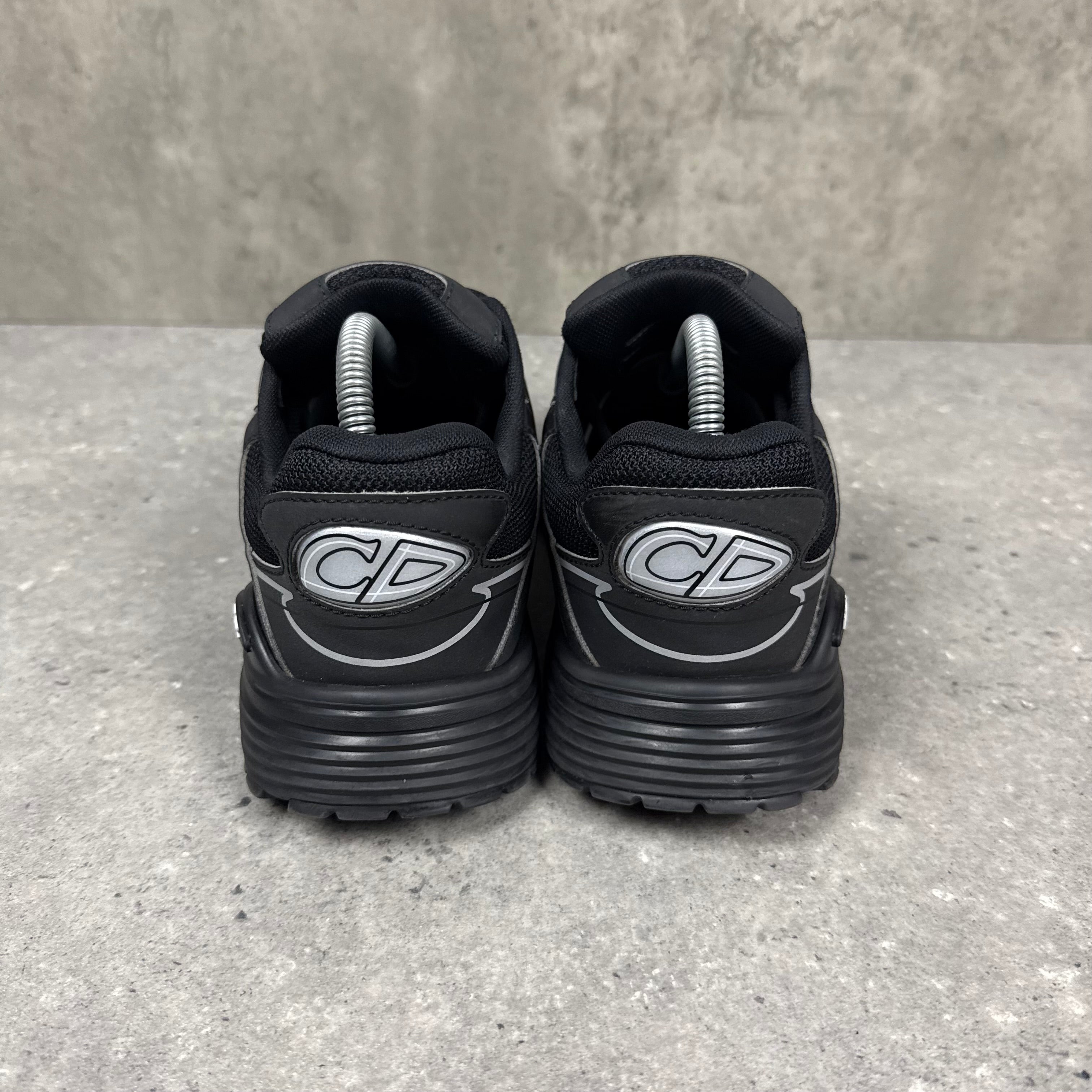 DIOR B30 BLACK (EU 41 / UK 7)
