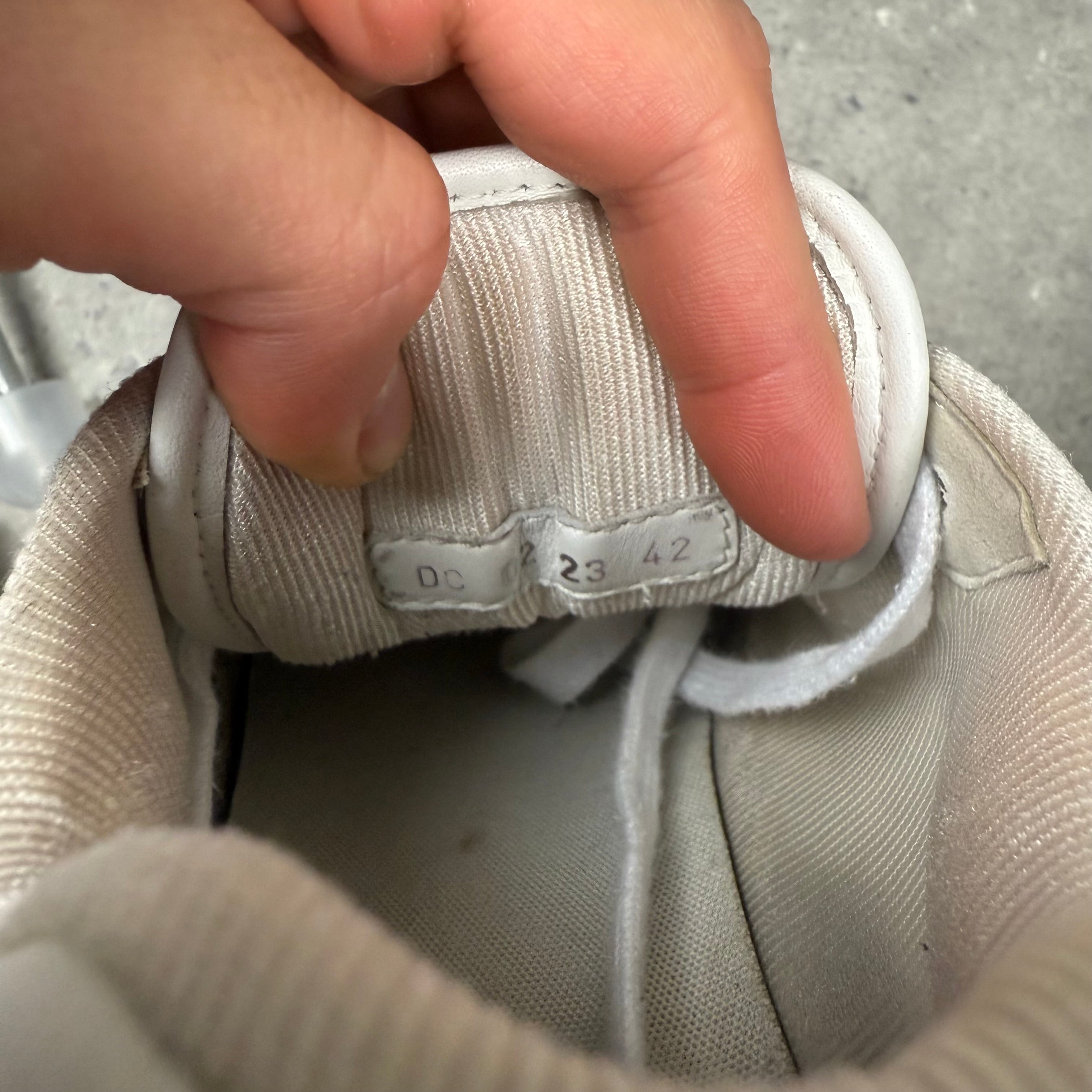 DIOR B27 - (EU42 / UK8)