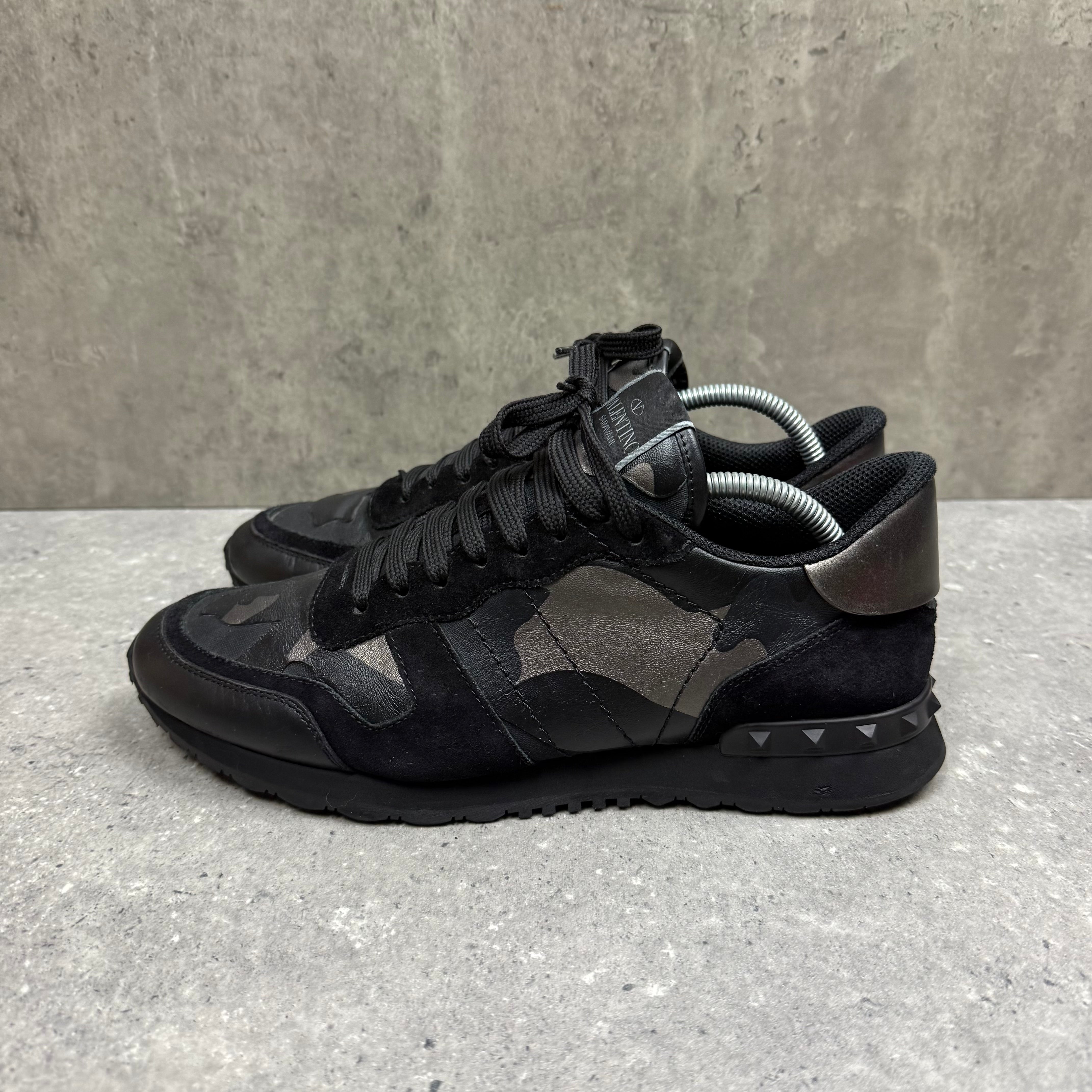 VALENTINO ROCKRUNNER BLACK - (EU42 / UK8)