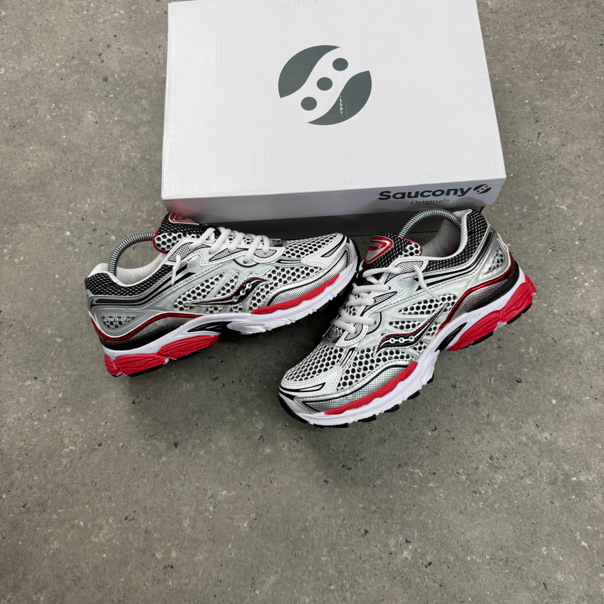 SAUCONY OMNI PRO GRID 9 - WHITE/RED - JUNIOR / KIDS