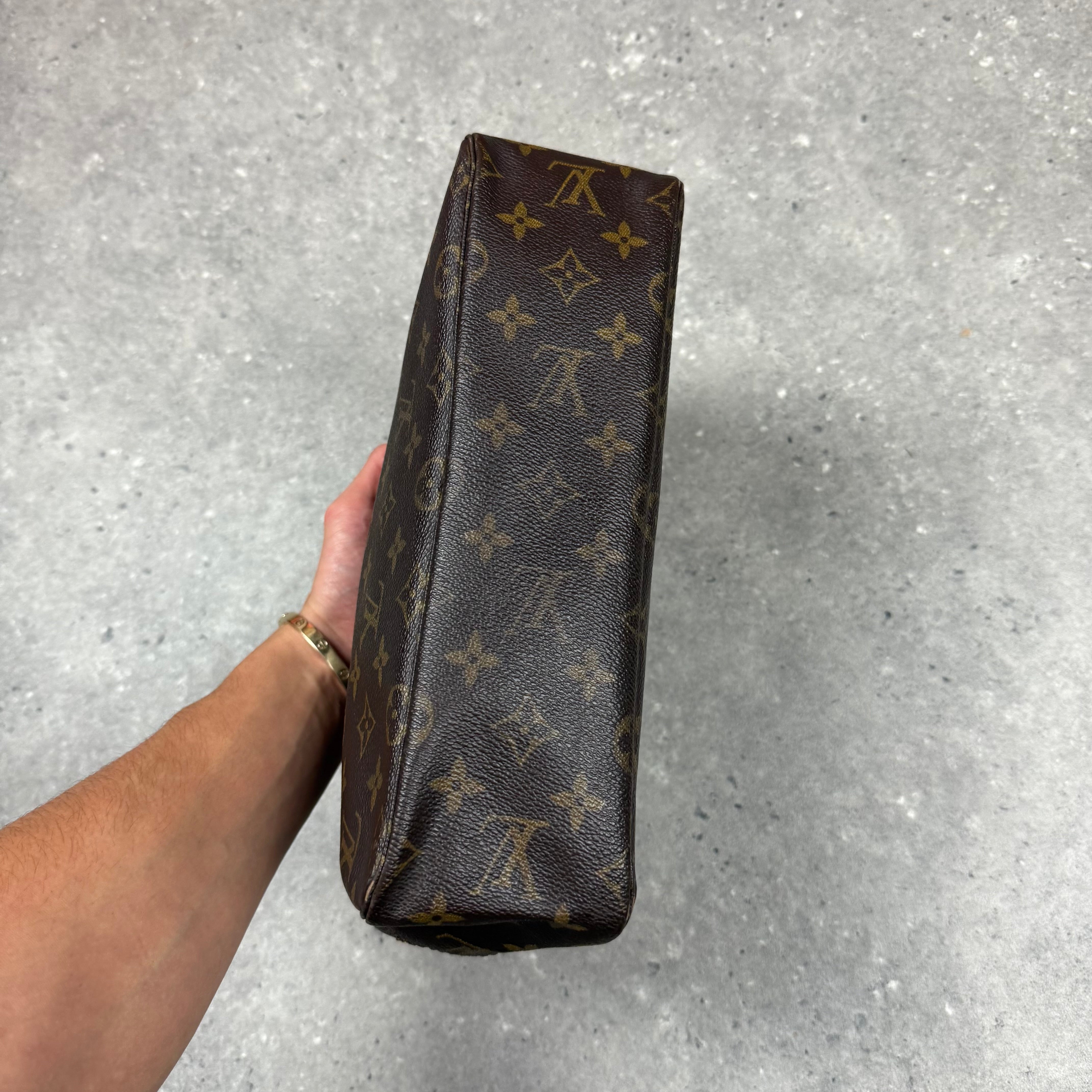 LOUIS VUITTON WASH BAG
