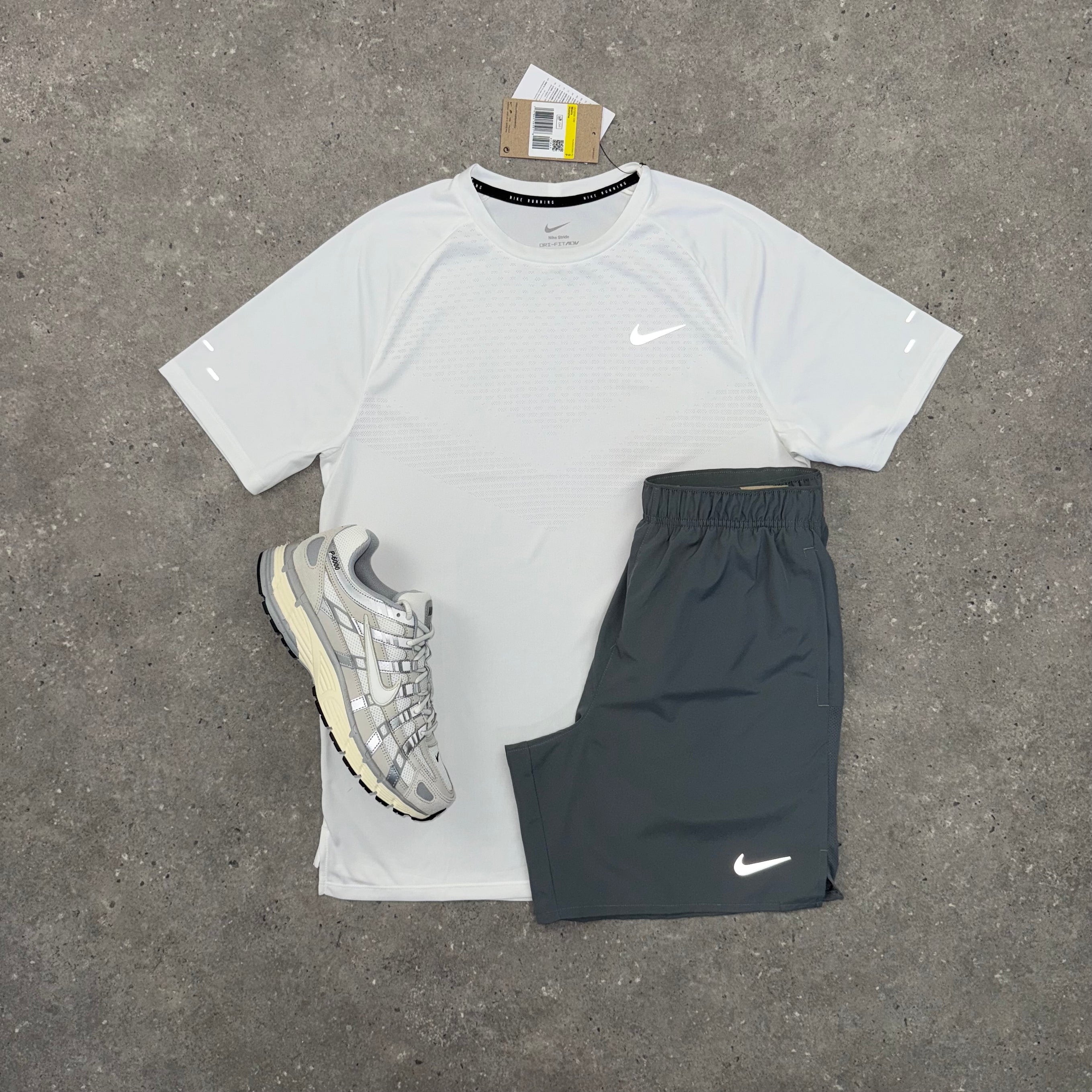 NIKE ADV STRIDE T-SHIRT & CHALLENGER SHORT SET - WHITE / GREY