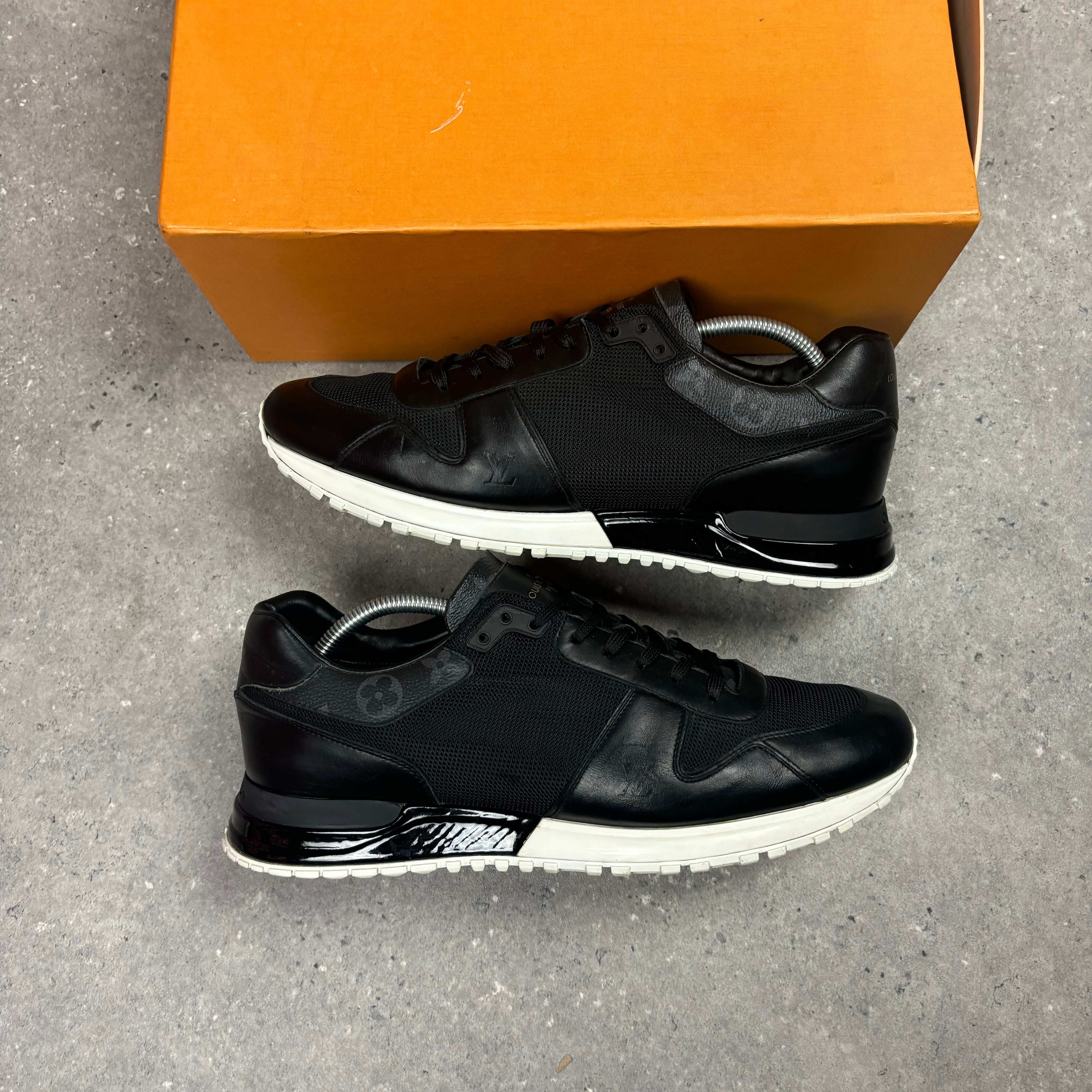 LOUIS VUITTON RUNAWAY BLACK/WHITE - EU 44 (FITS UK 11)