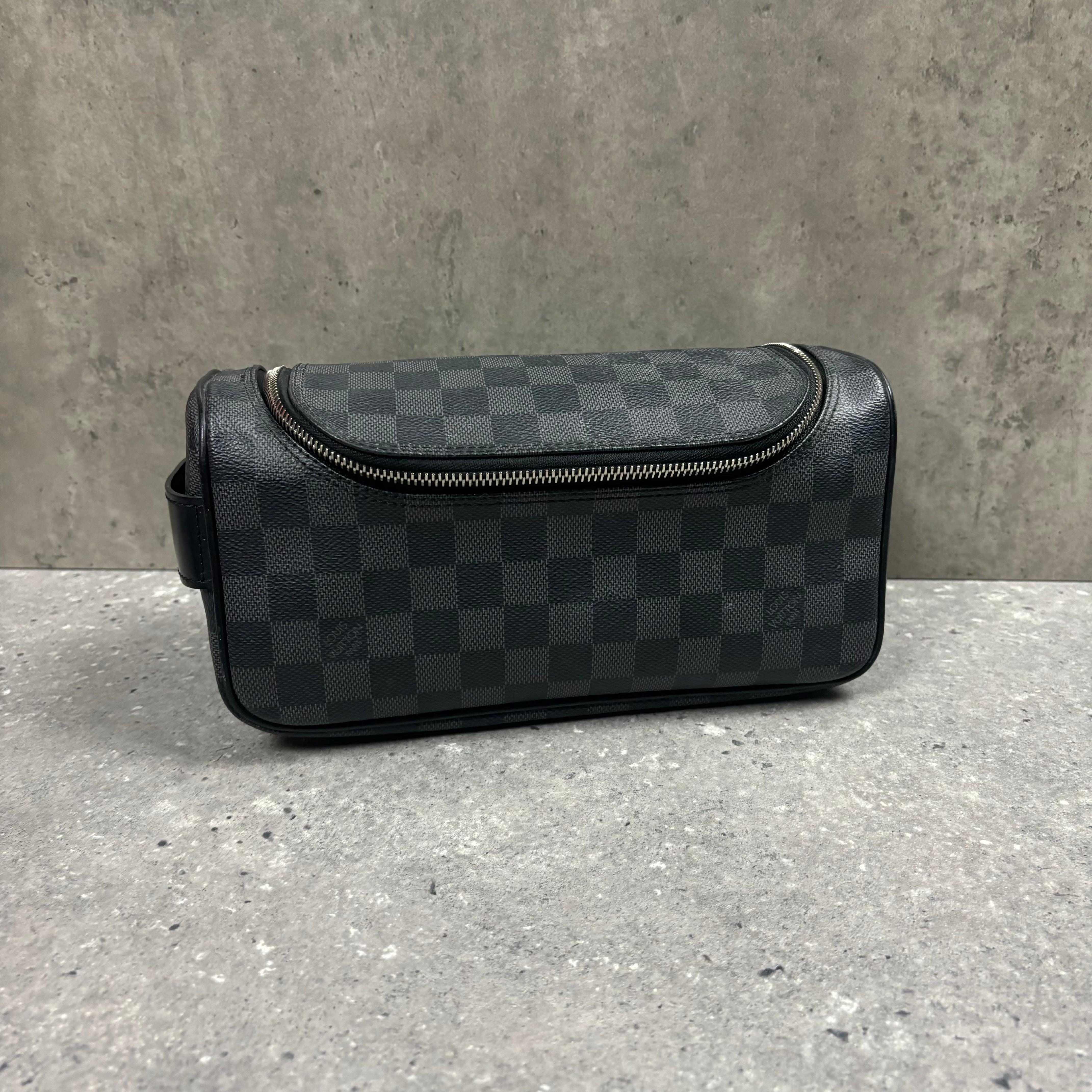 LOUIS VUITTON DAMIER WASH BAG