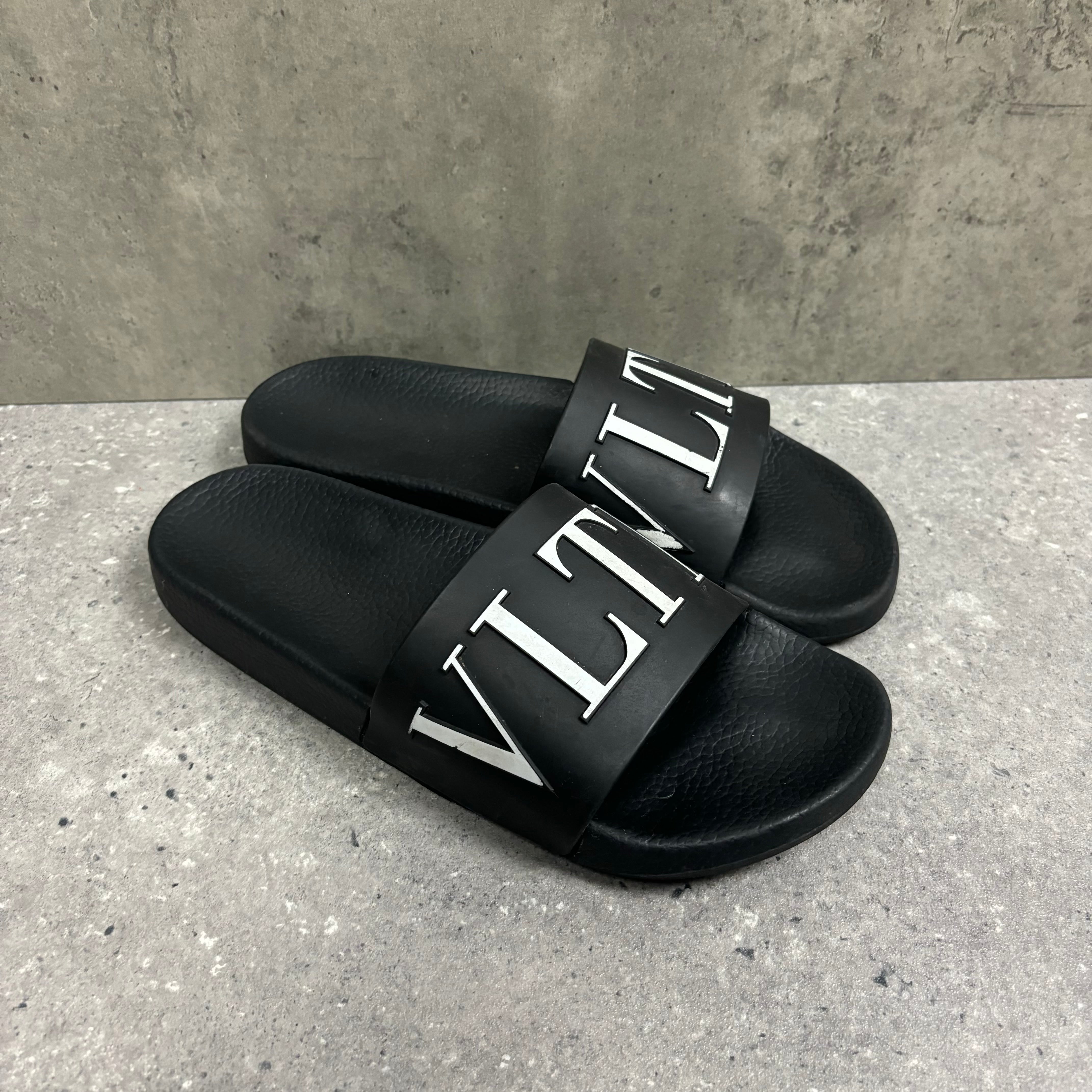 VALENTINO SLIDERS BLACK - (EU42 / UK8)