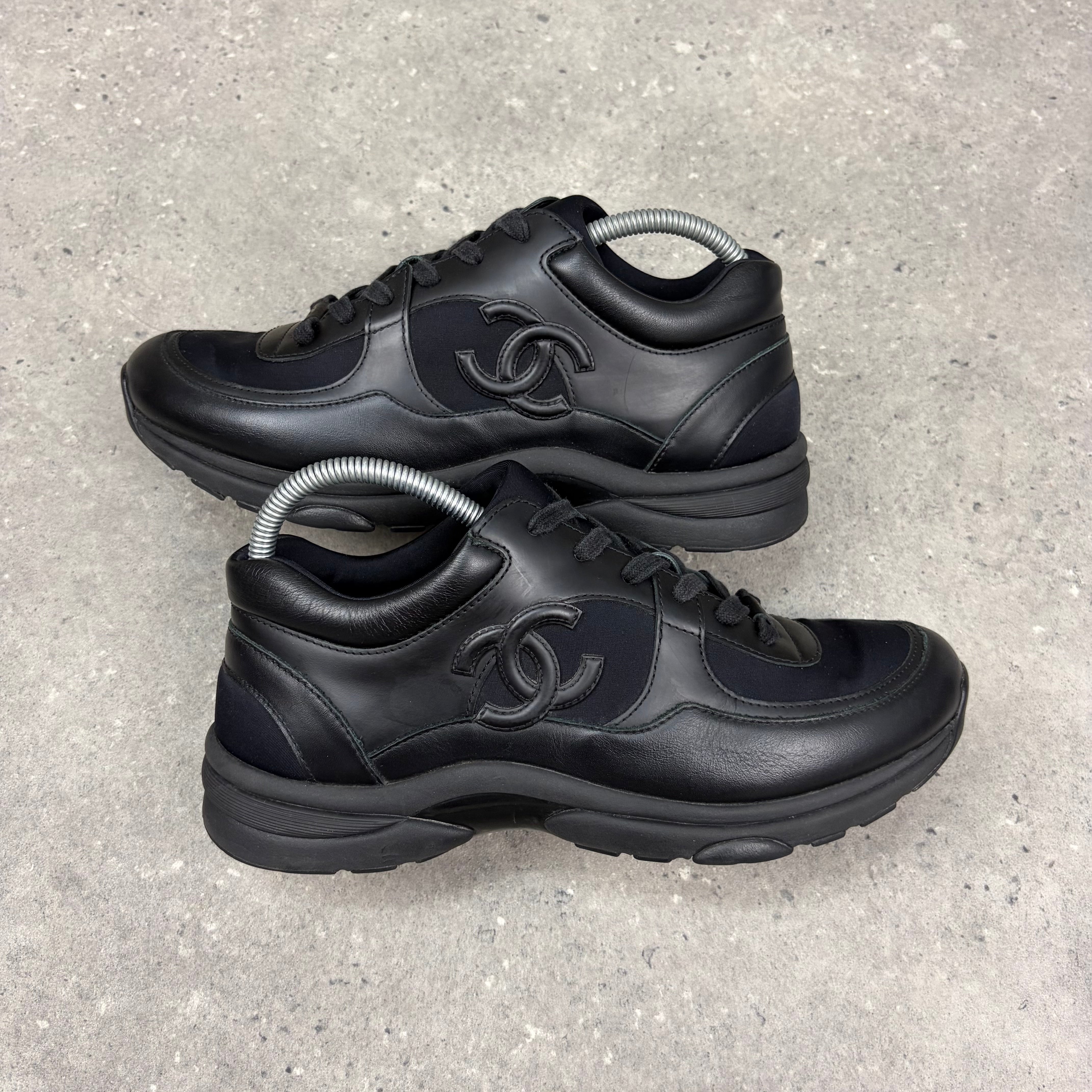 CHANEL RUNNERS -  (EU 41 / UK 7)