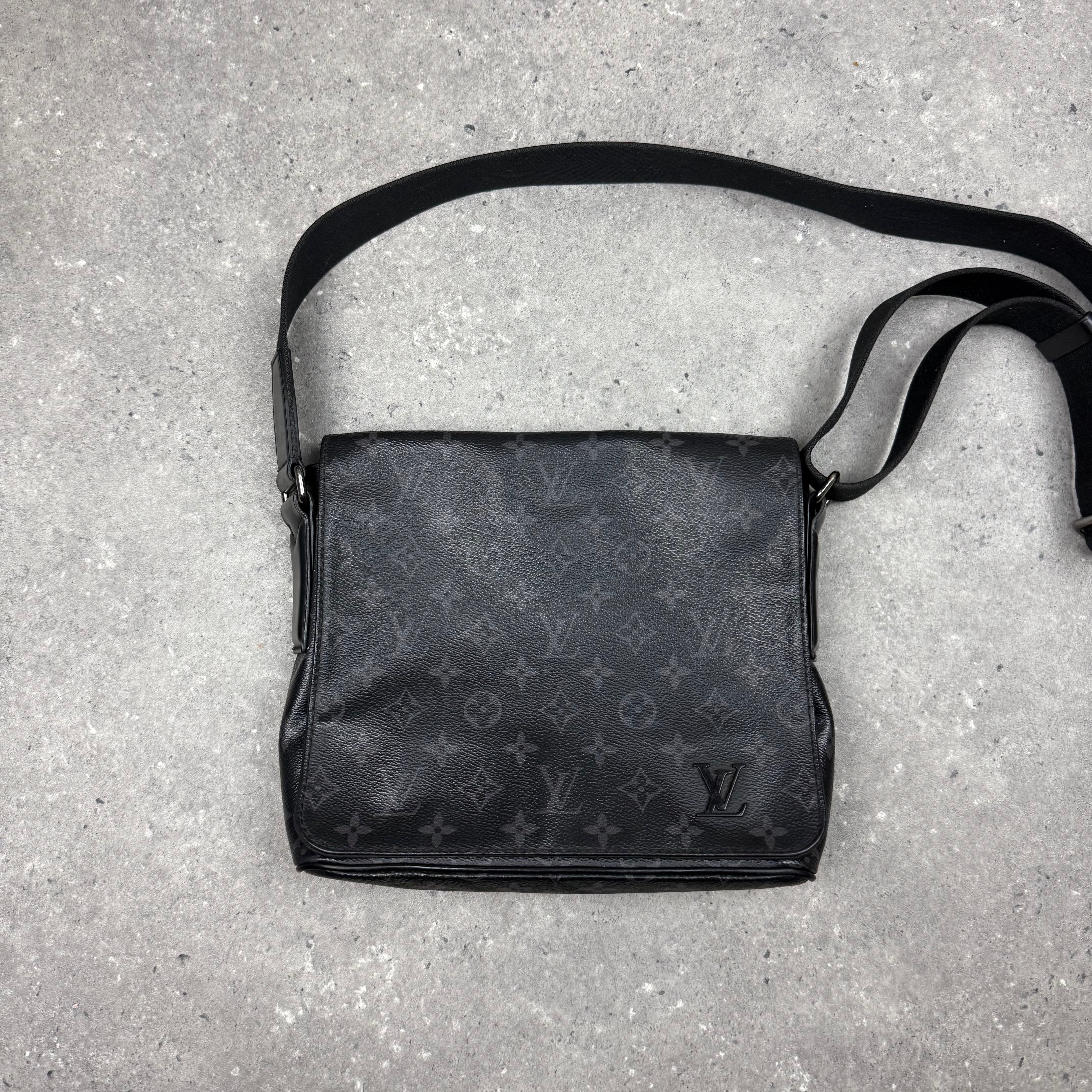 LOUIS VUITTON MESSENGER BAG