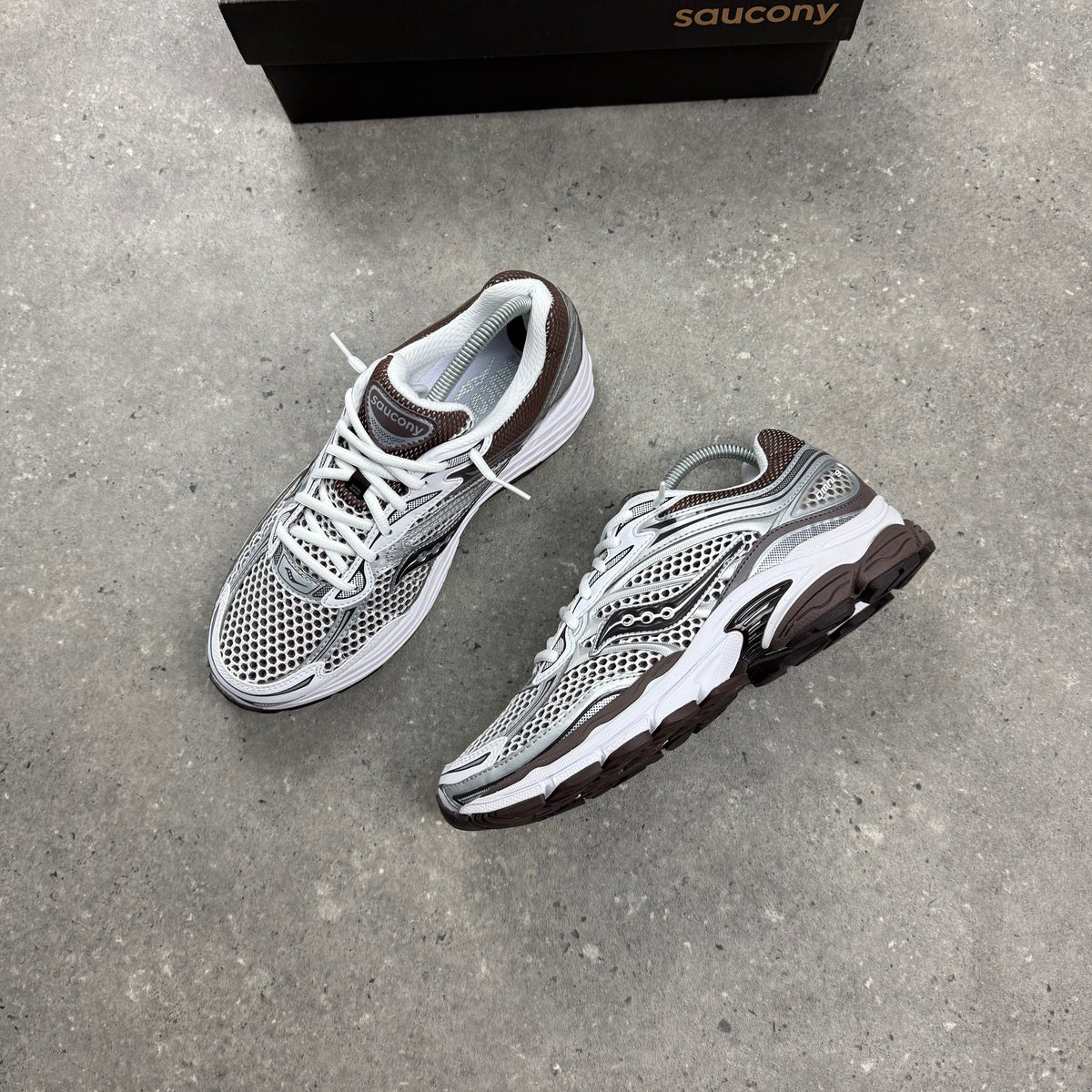 SAUCONY OMNI PRO GRID 9 - WHITE / BROWN