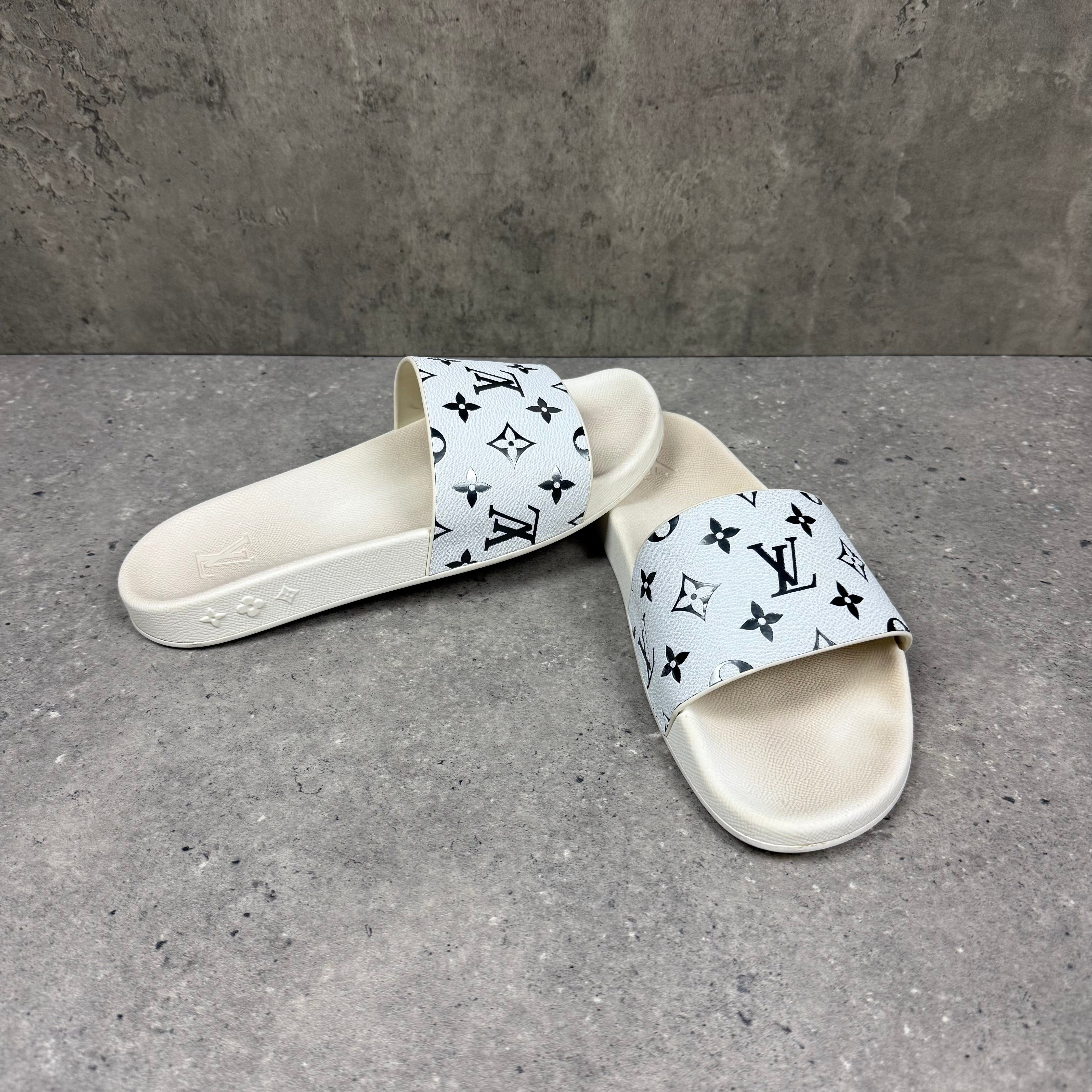 LOUIS VUITTON SLIDERS - EU42 (FITS UK 9)