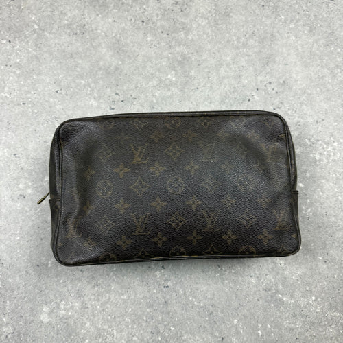 LOUIS VUITTON WASH BAG