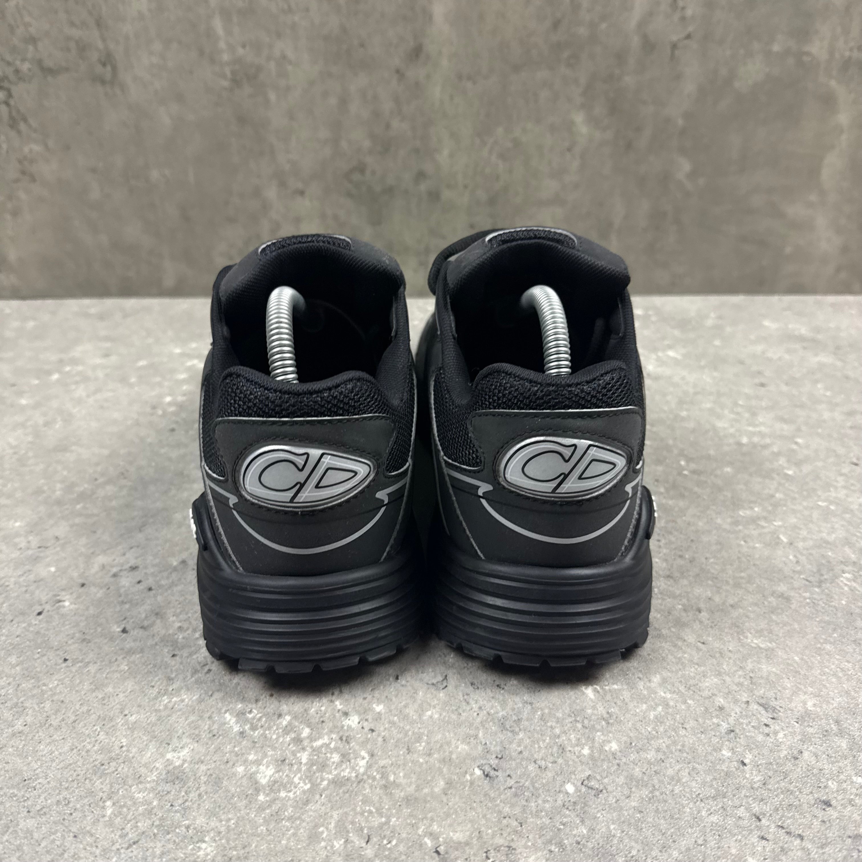 DIOR B30 BLACK (EU 41 / UK 7)