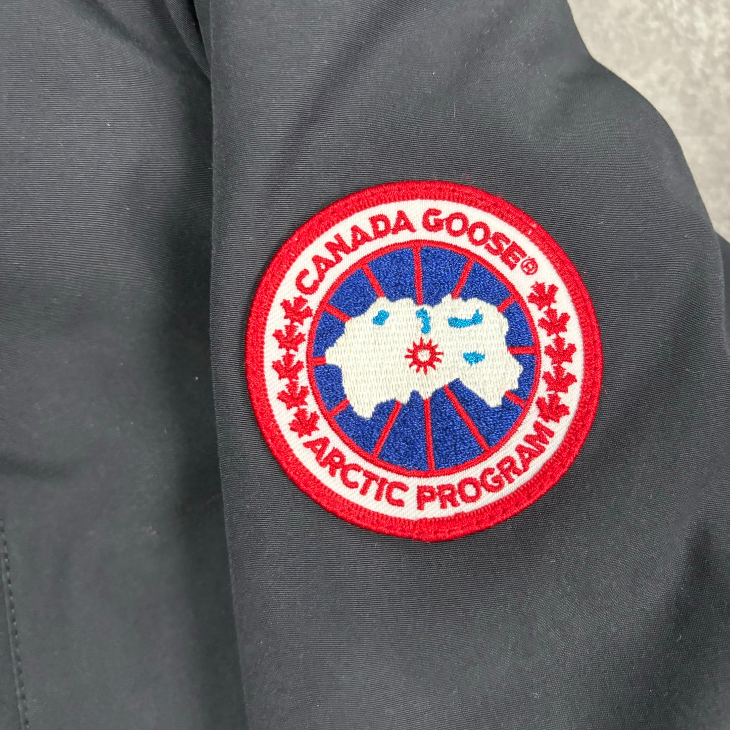 CANADA GOOSE CHATEAU PARKA - MEDIUM