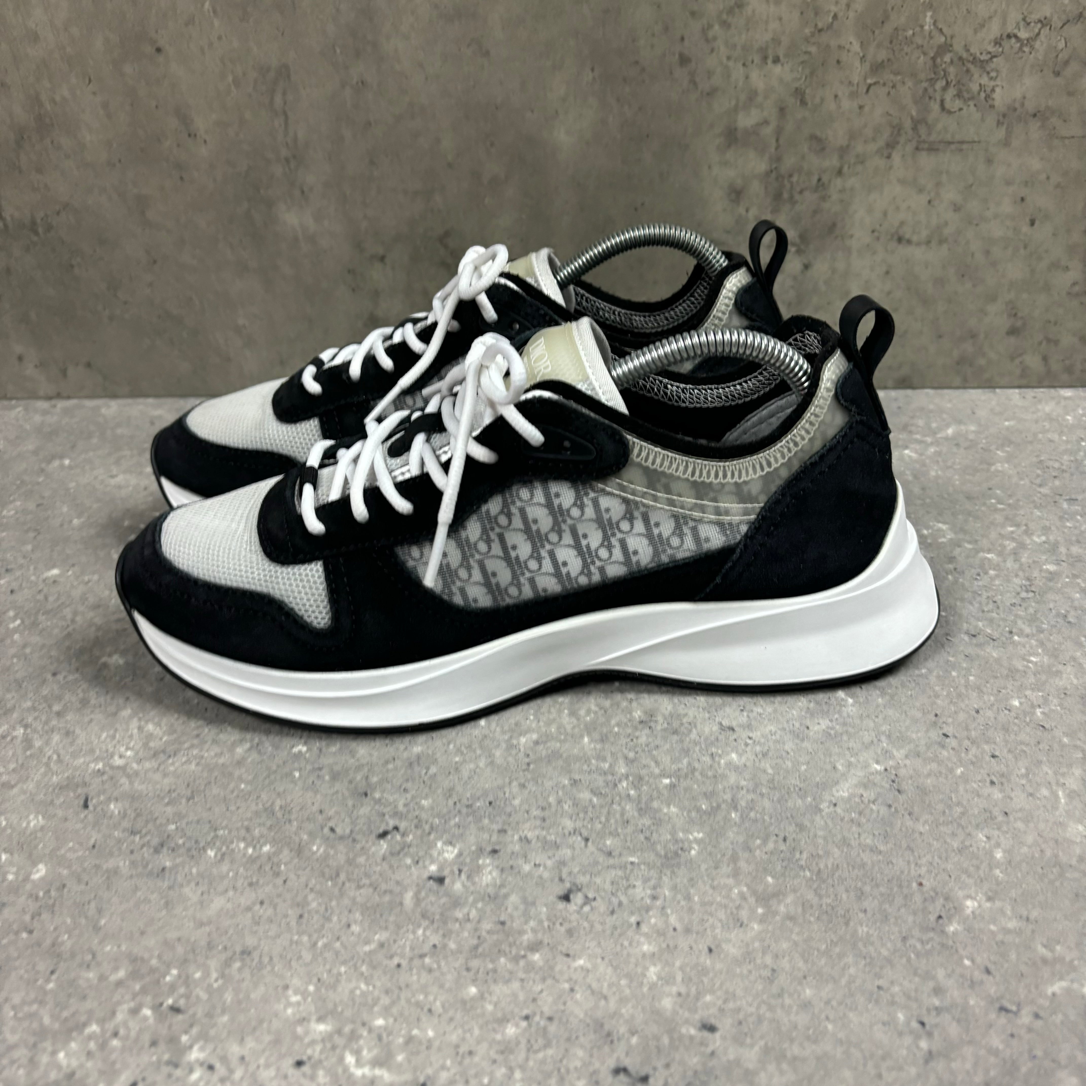 DIOR B25 BLACK / WHITE - (EU 42 / UK 8)