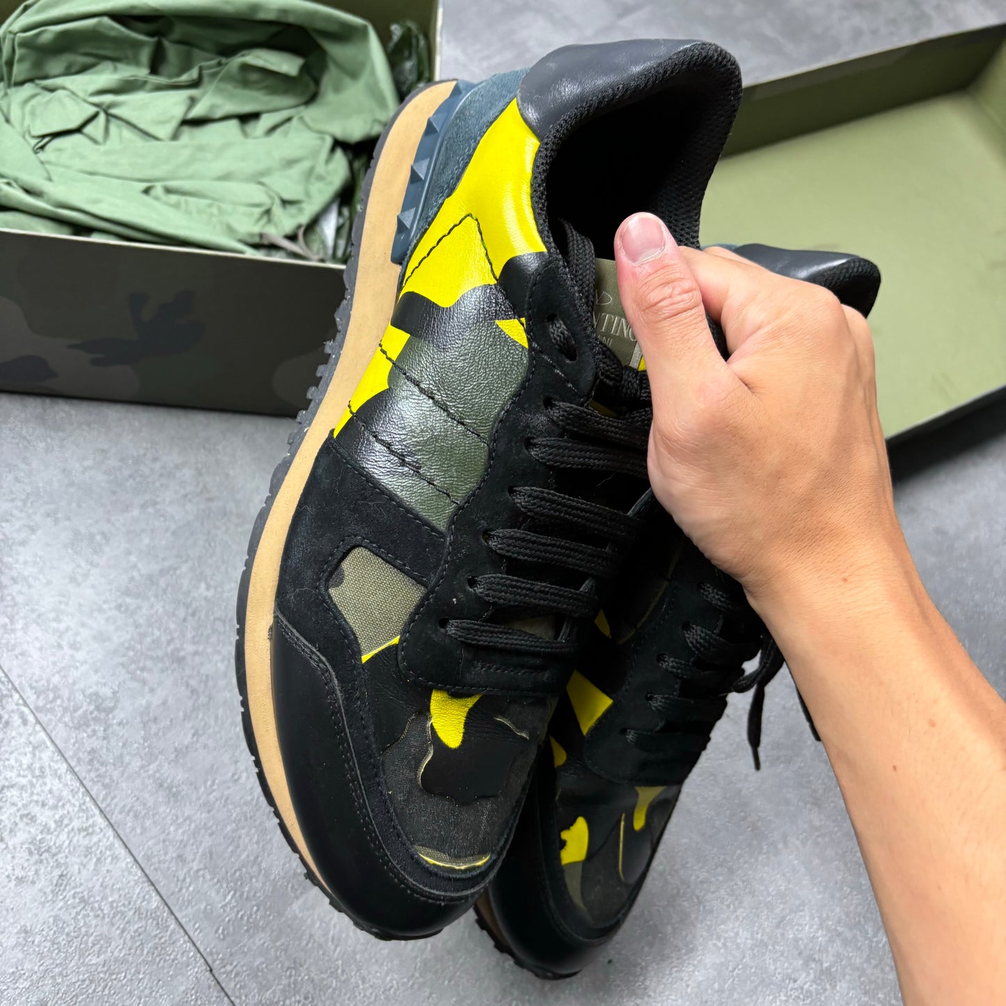 VALENTINO ROCKRUNNERS YELLOW/BLACK (FIT 7.5-8.5)