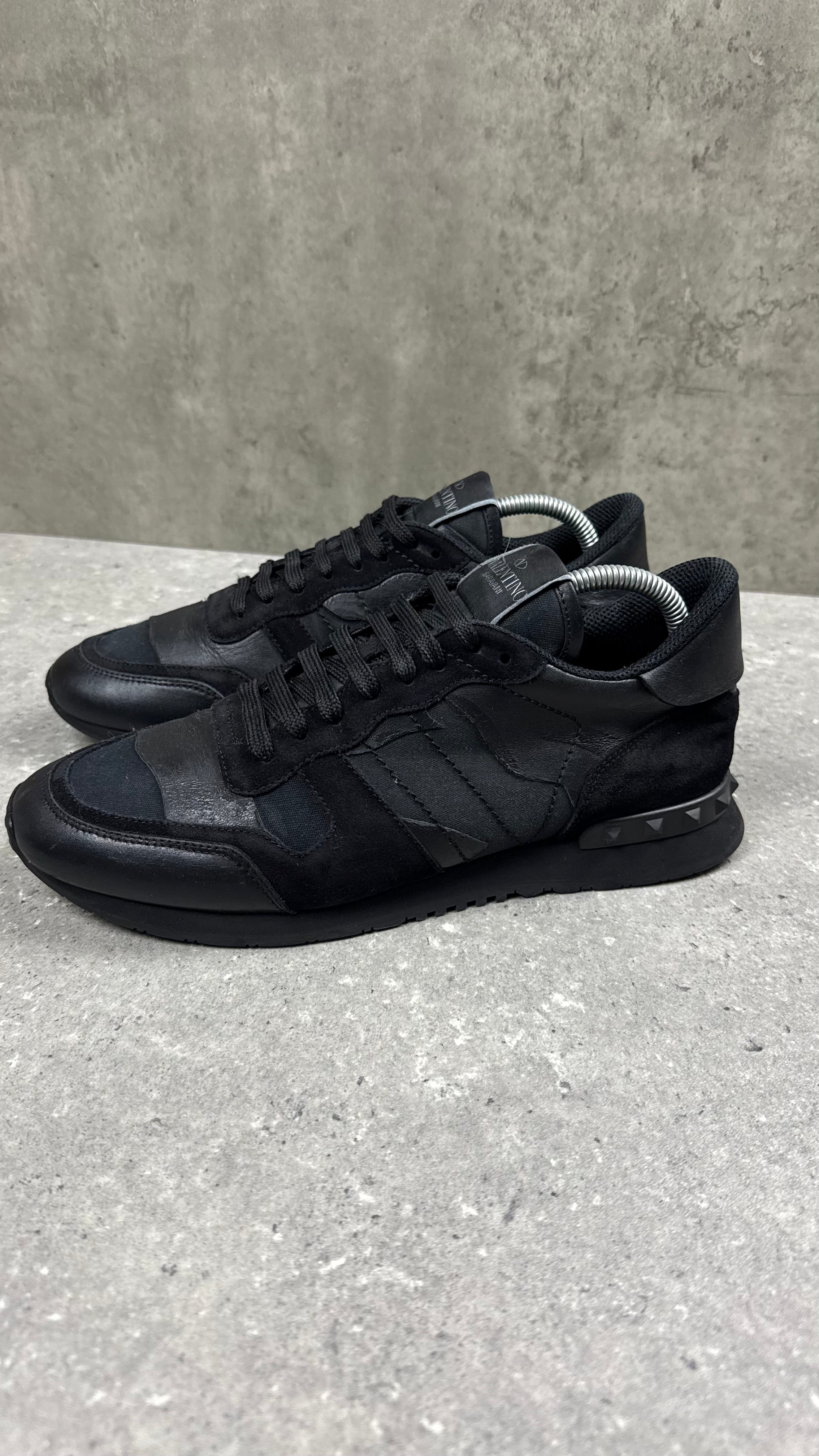 VALENTINO ROCKRUNNER BLACK - (EU42 / UK8)