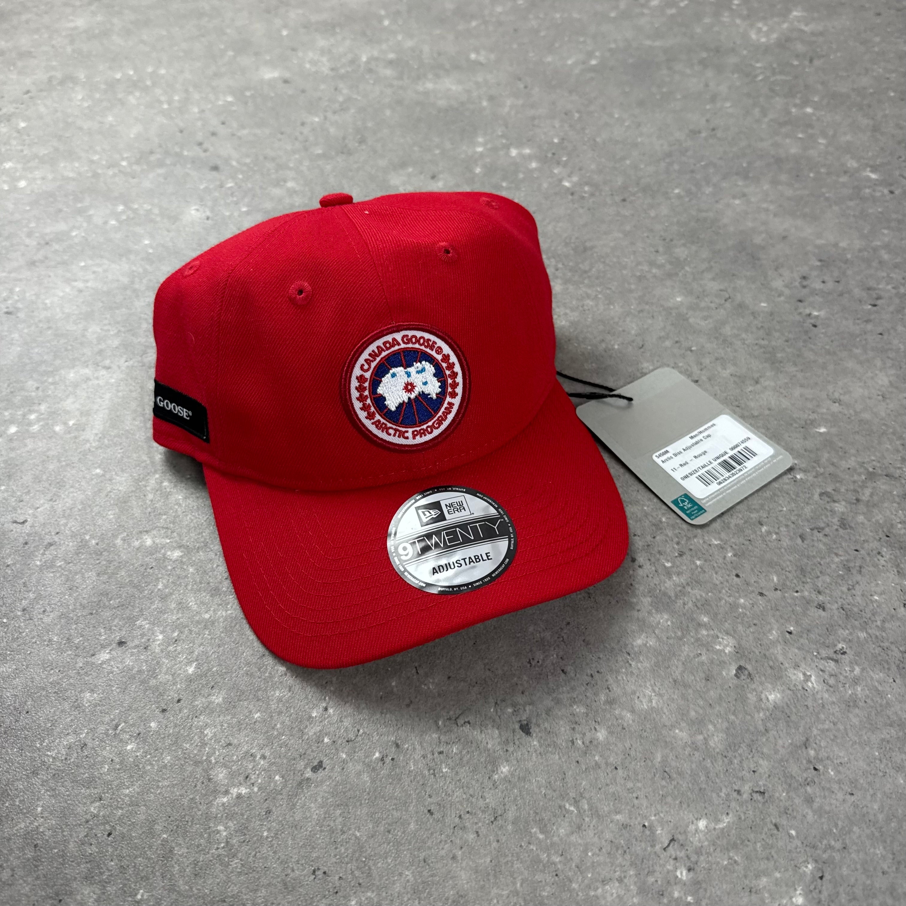 CANADA GOOSE RED CAP