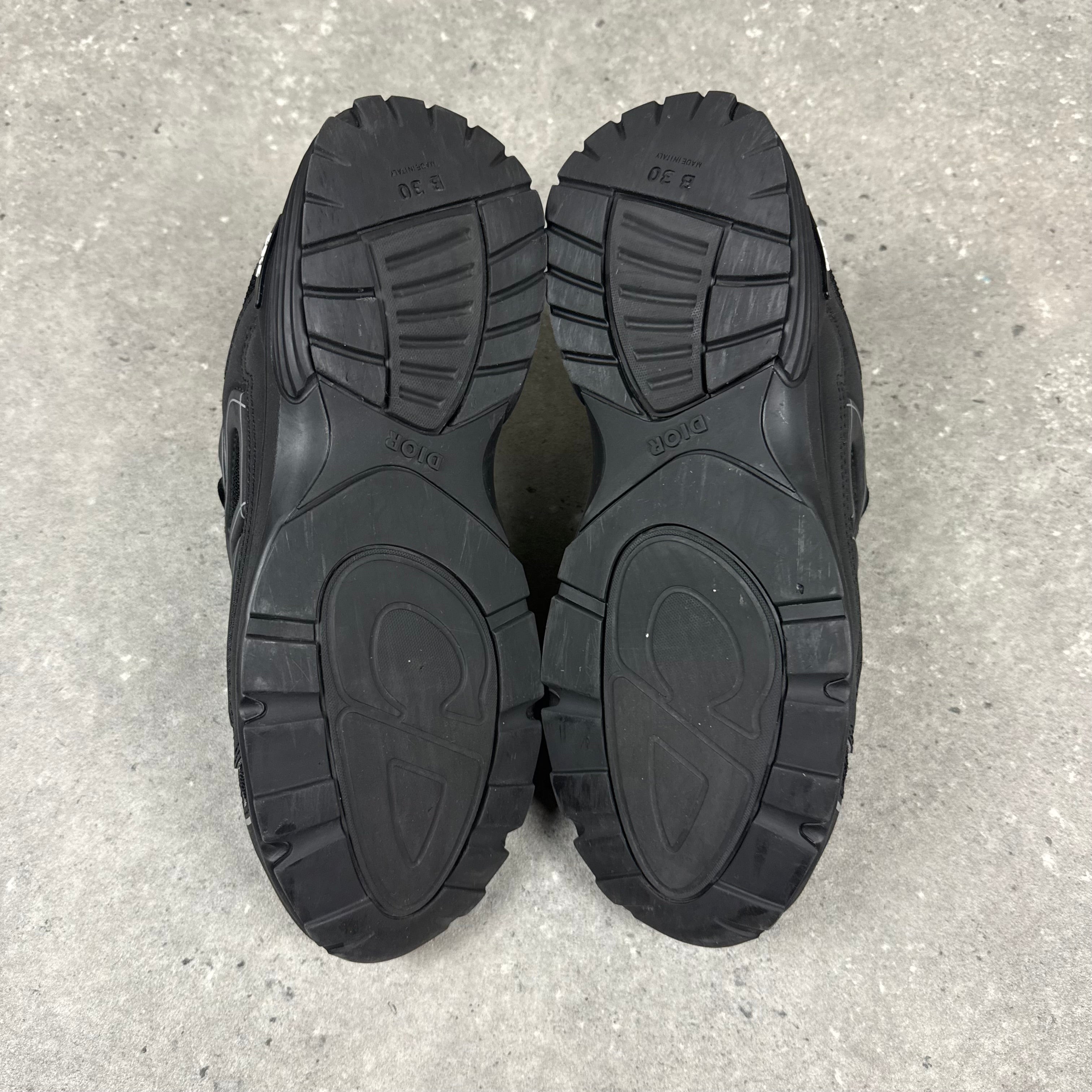 DIOR B30 BLACK (EU 41 / UK 7)