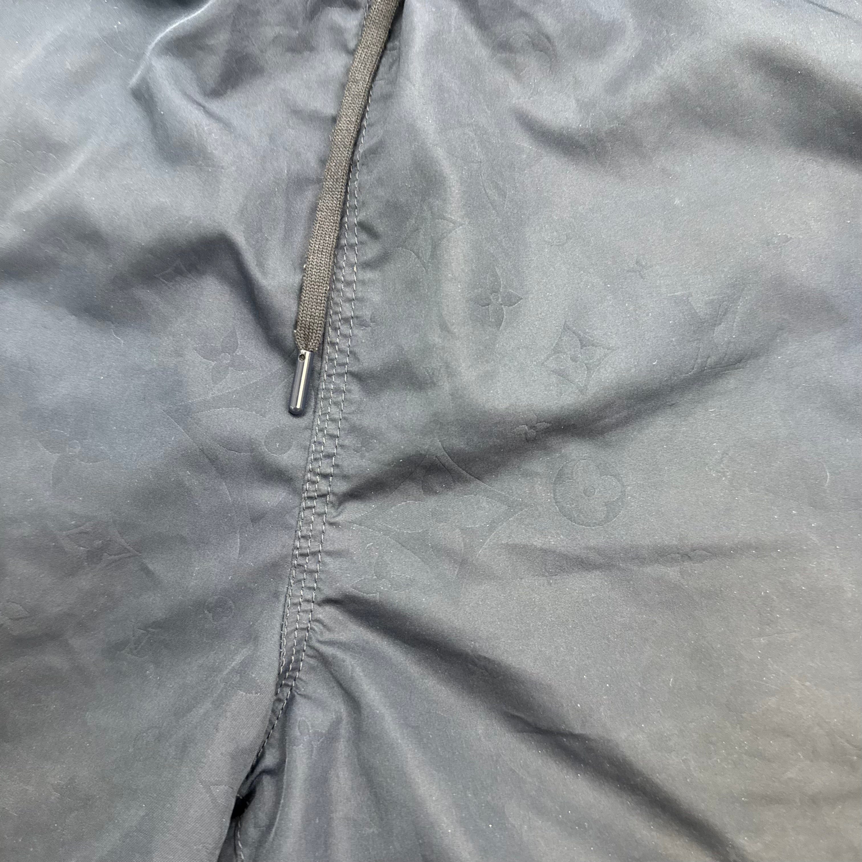 LOUIS VUITTON NAVY SWIM SHORTS - (M)