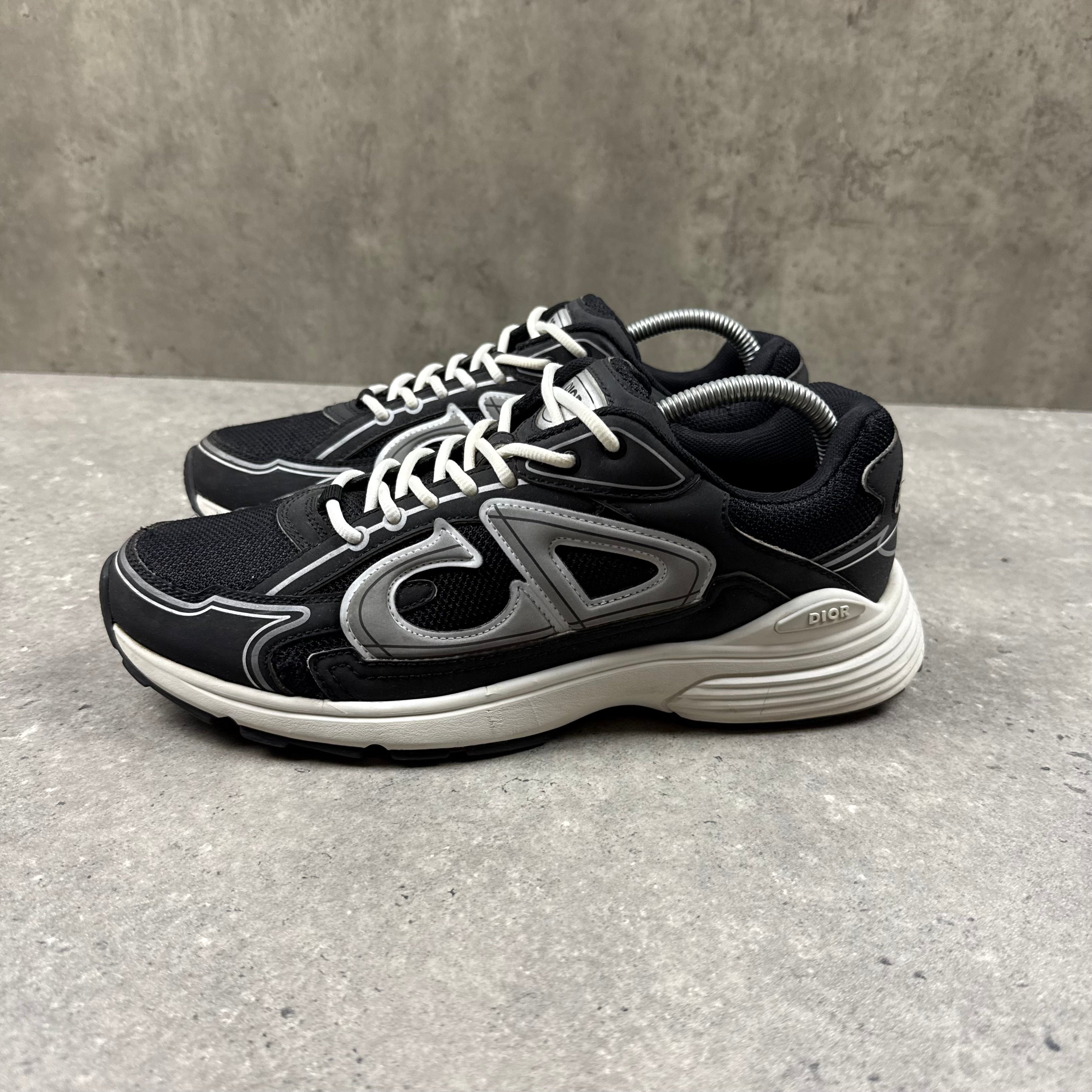DIOR B30 BLACK/WHITE - (EU 42 / UK 8)