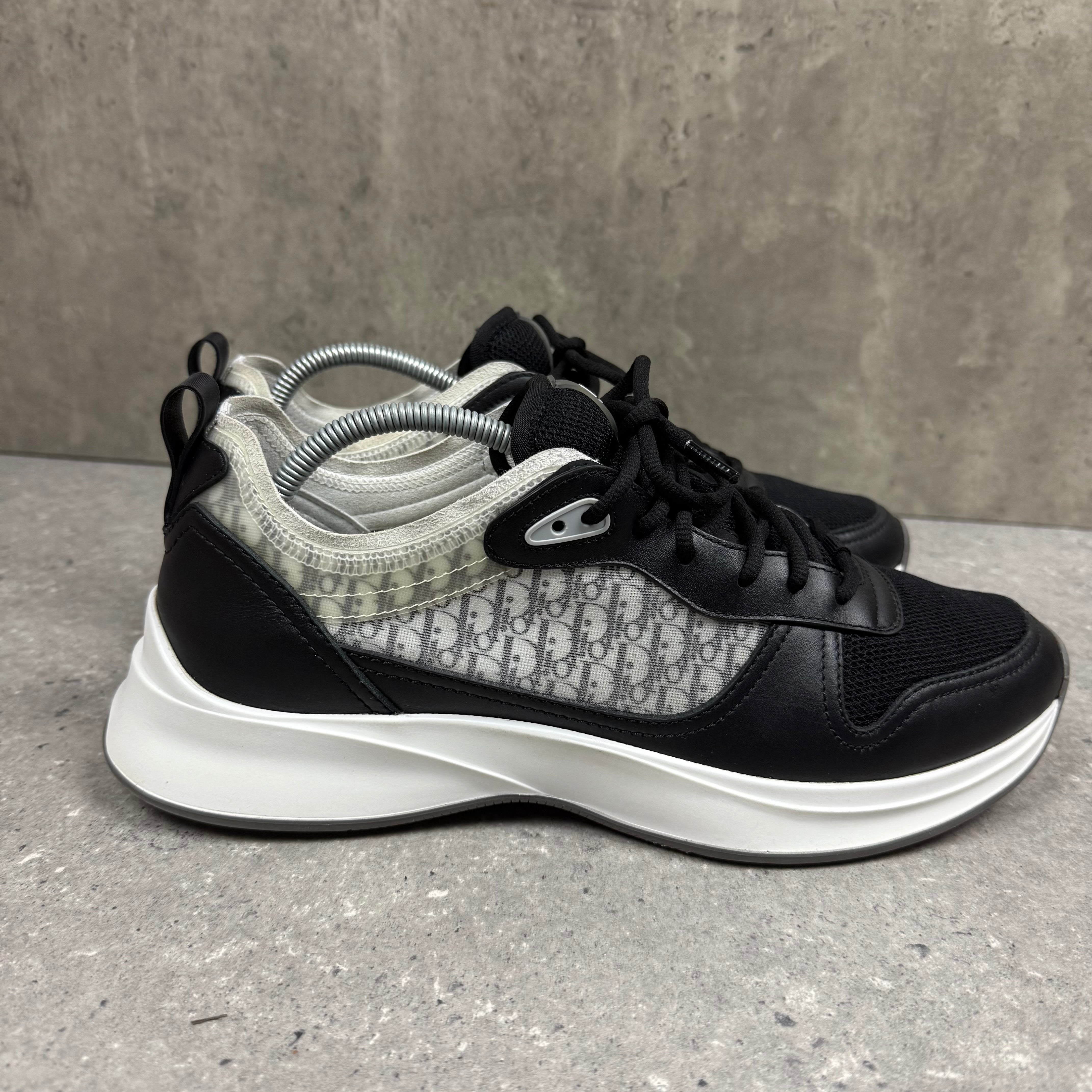 DIOR B25 BLACK/WHITE - (EU 43.5 / UK 9.5)