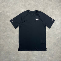 NIKE ADV STRIDE T-SHIRT - BLACK