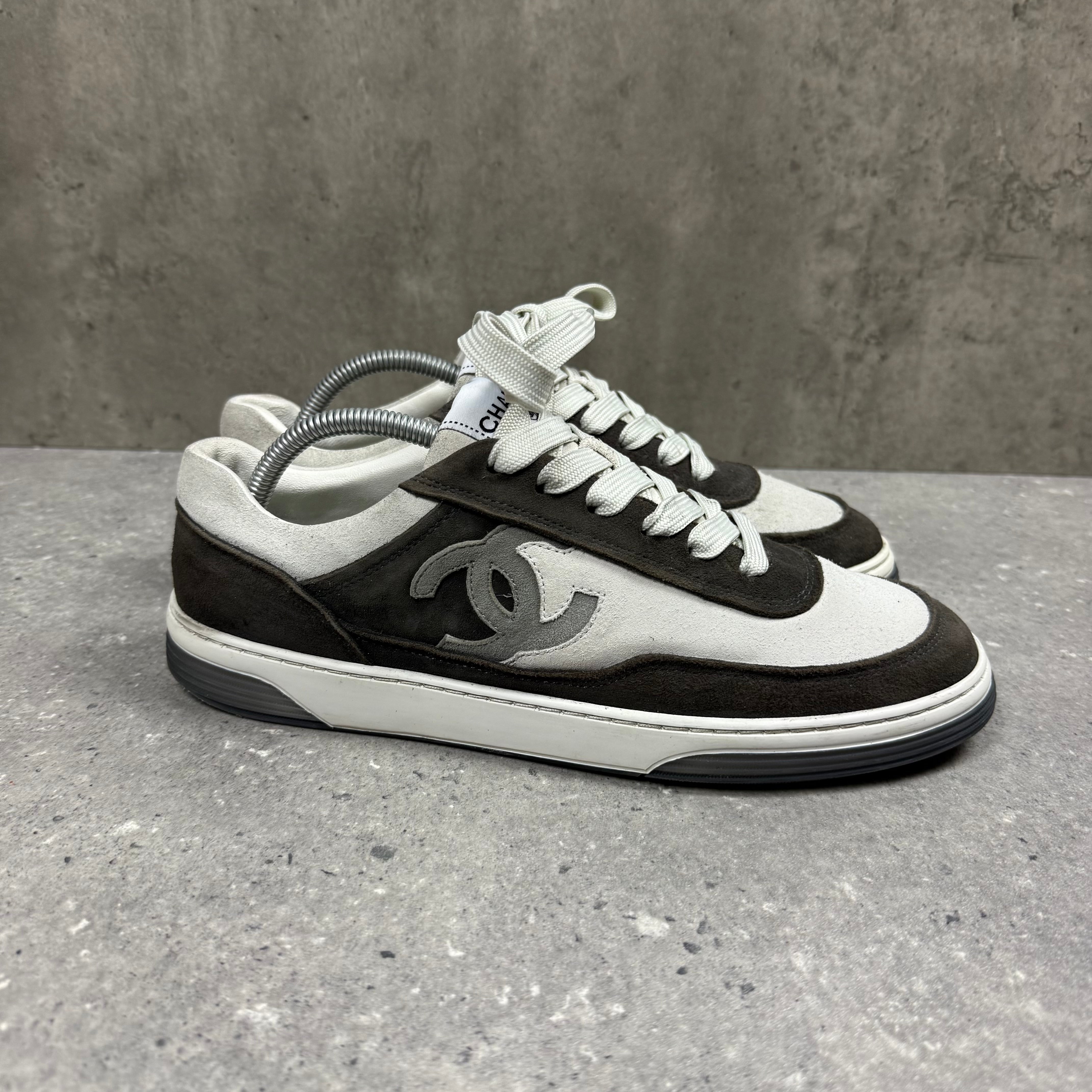 CHANEL LOW TRAINERS -  (EU42 / UK8)