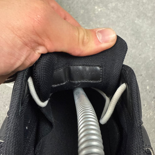 DIOR B30 BLACK/WHITE - (EU 42 / UK 8)