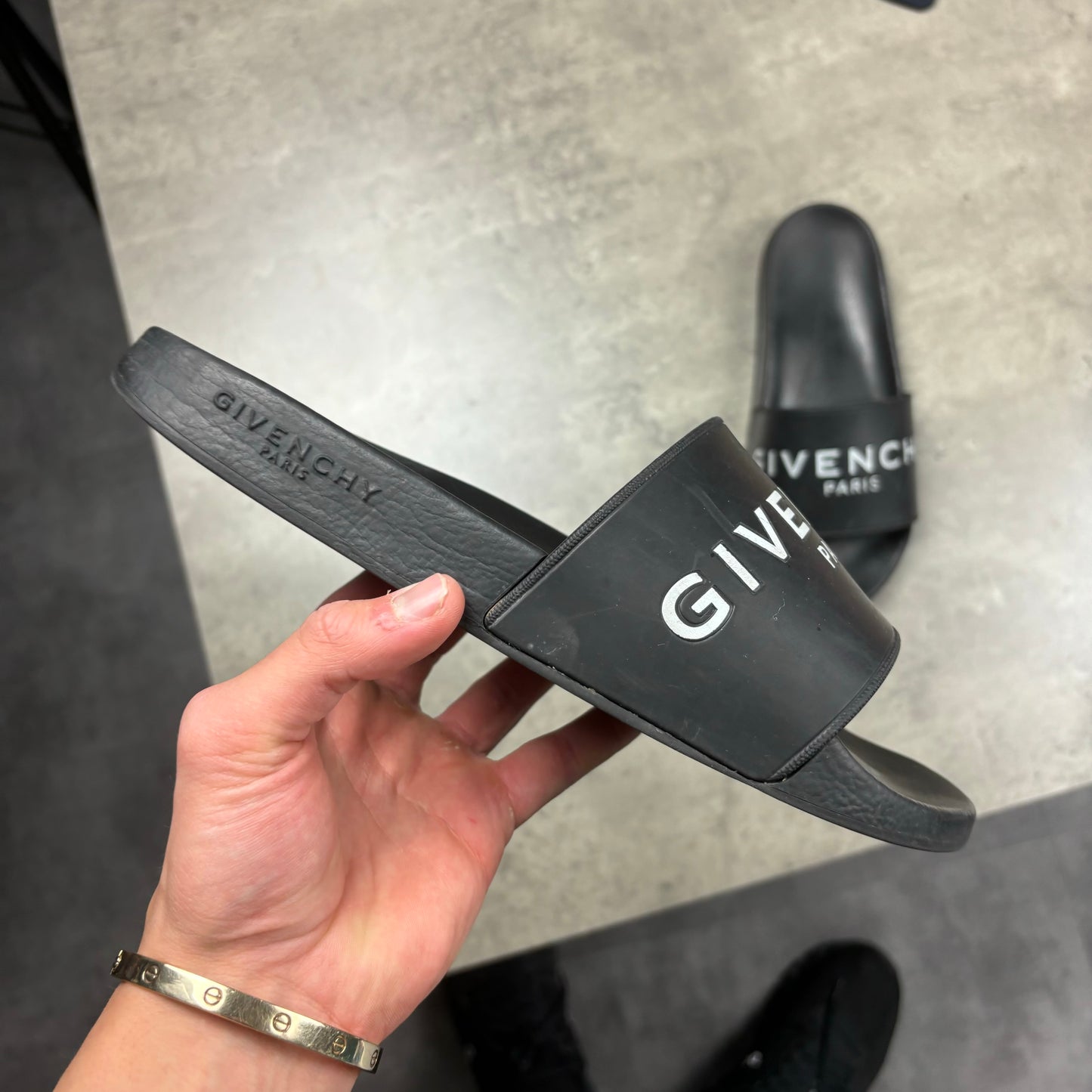 GIVENCHY SLIDERS (FITS 7/8)