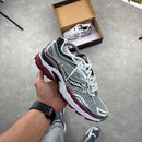 SAUCONY OMNI PRO GRID 9 - SILVER/DARK RED