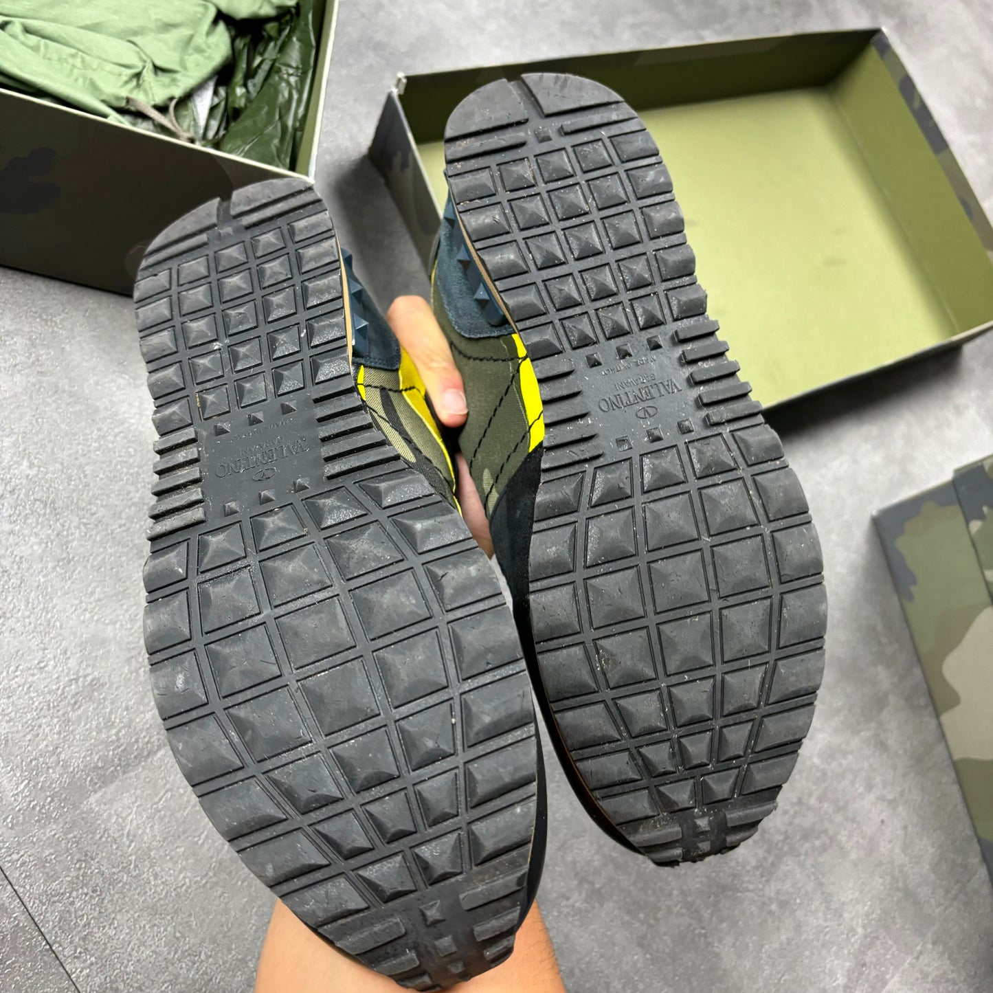 VALENTINO ROCKRUNNERS YELLOW/BLACK (FIT 7.5-8.5)