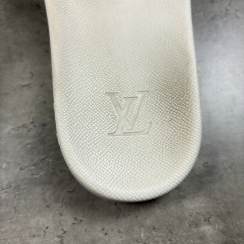 LOUIS VUITTON SLIDERS LV 8 (FITS UK 9)