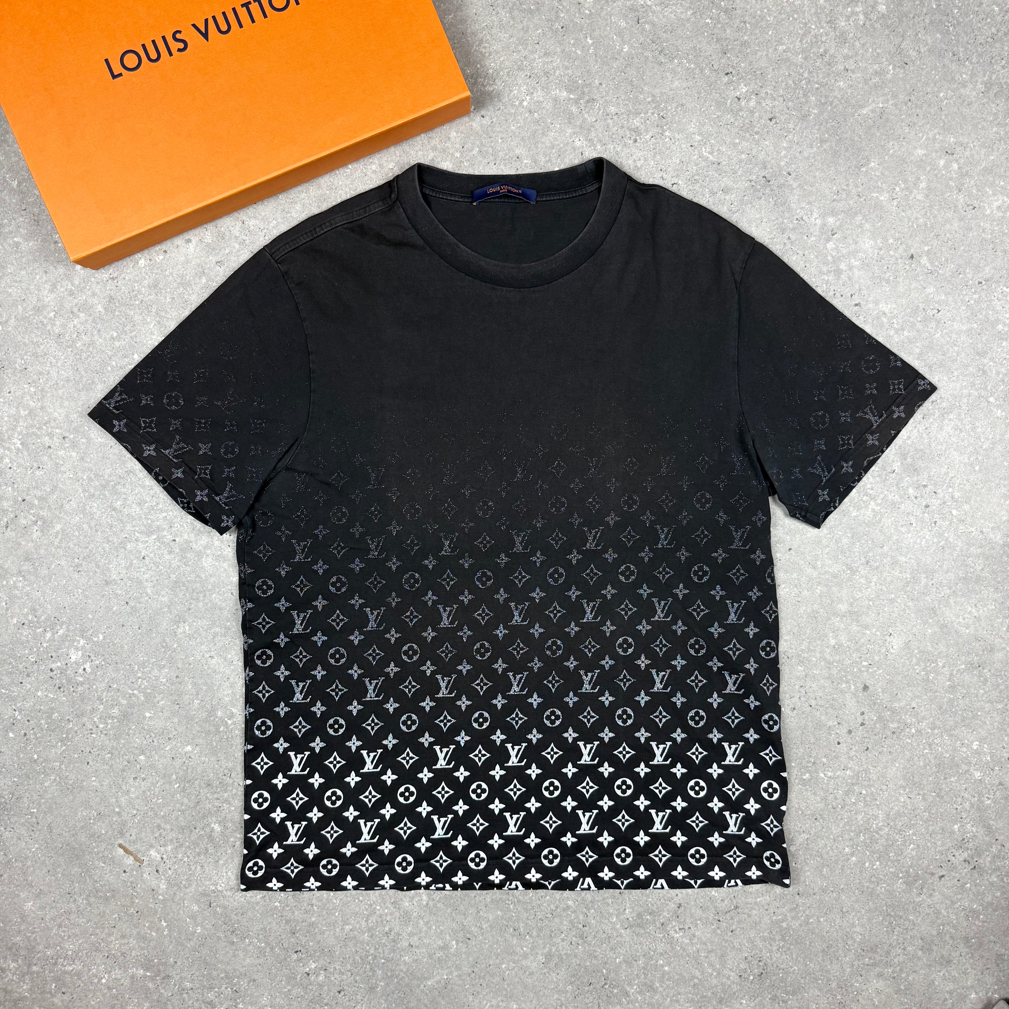 LOUIS VUITTON GRADIENT T-SHIRT - (FITS XL)