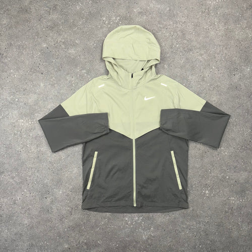 NIKE UV WINDRUNNER - OLIVE AURA